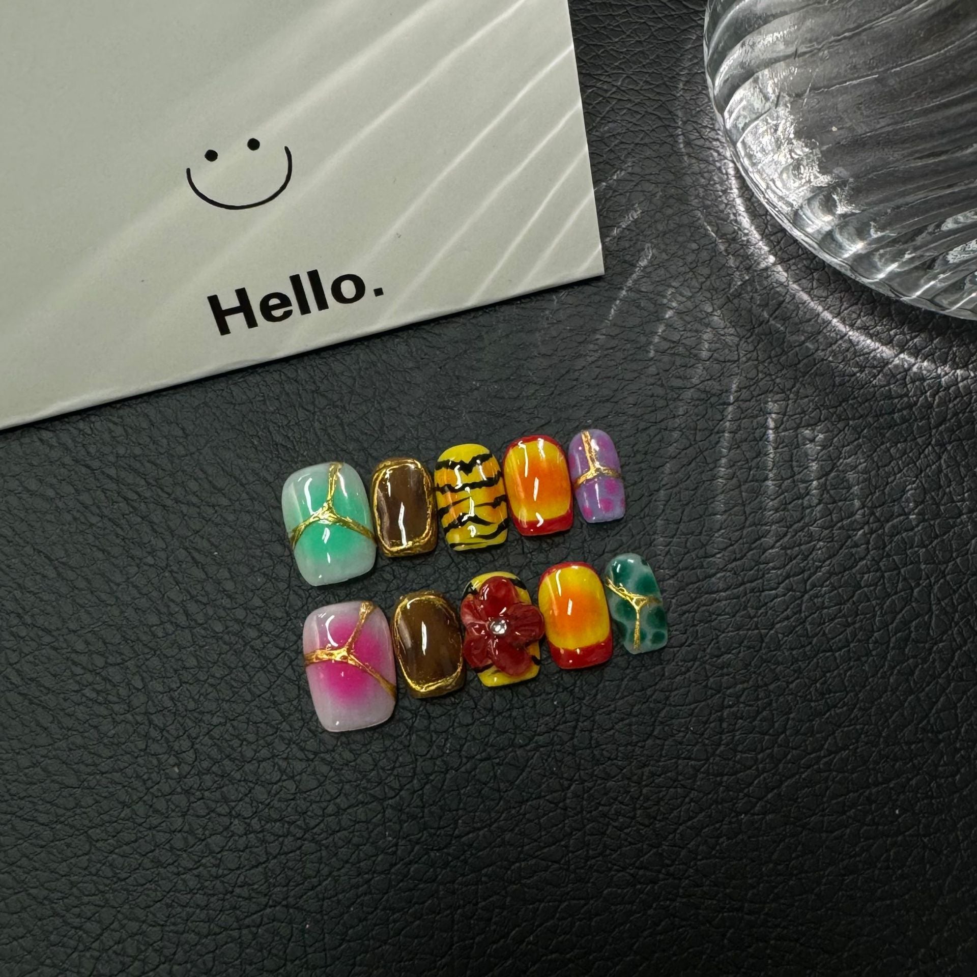 365nails : « Éclaboussure vibrante » — ongles press-on fait main, forme amande, 3D marbré abstrait et tourbillon