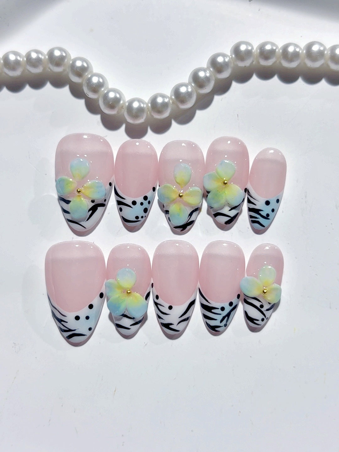365nails-Zebra Blossom: "Zebra Floral Gradiente" – Unhas Postiças Artesanais Médias Amendoada