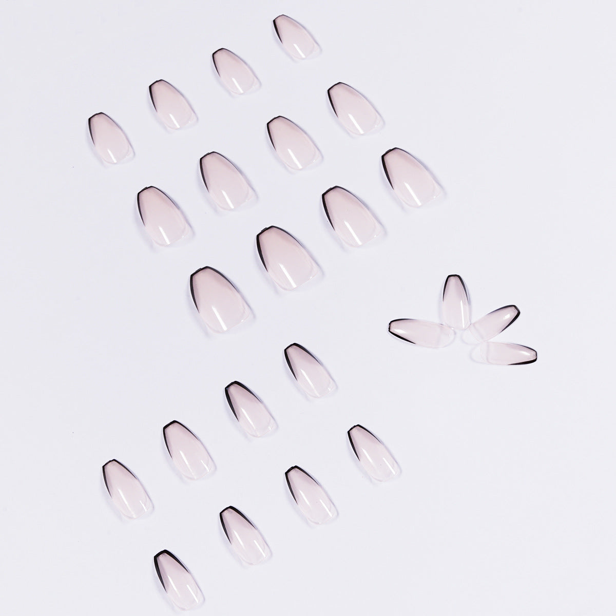 Uñas francesas cortas de ballet en color nude y negro, con acabado de uñas postizas, parches para uñas, parches extraíbles | 365nails