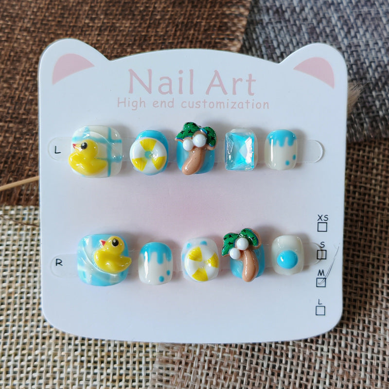365nails：「熱帶海灘趣」— 手工製可愛短款橢圓形穿戴甲（鴨子與棕櫚樹圖案）