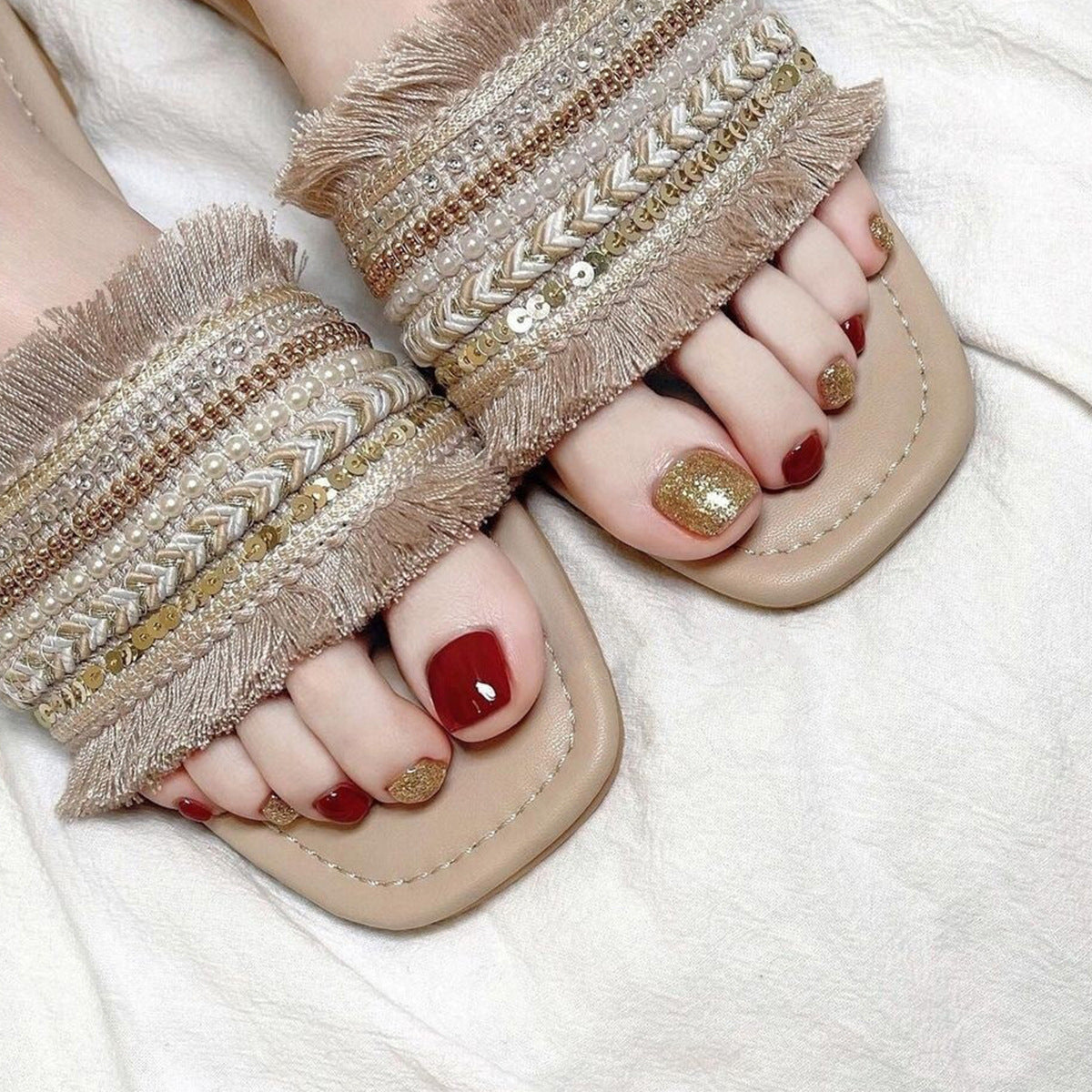 Uñas postizas con diseño de diamantes dorados y rojo intenso con encanto de verano, uñas postizas con acabado artístico, parches extraíbles para uñas | 365nails