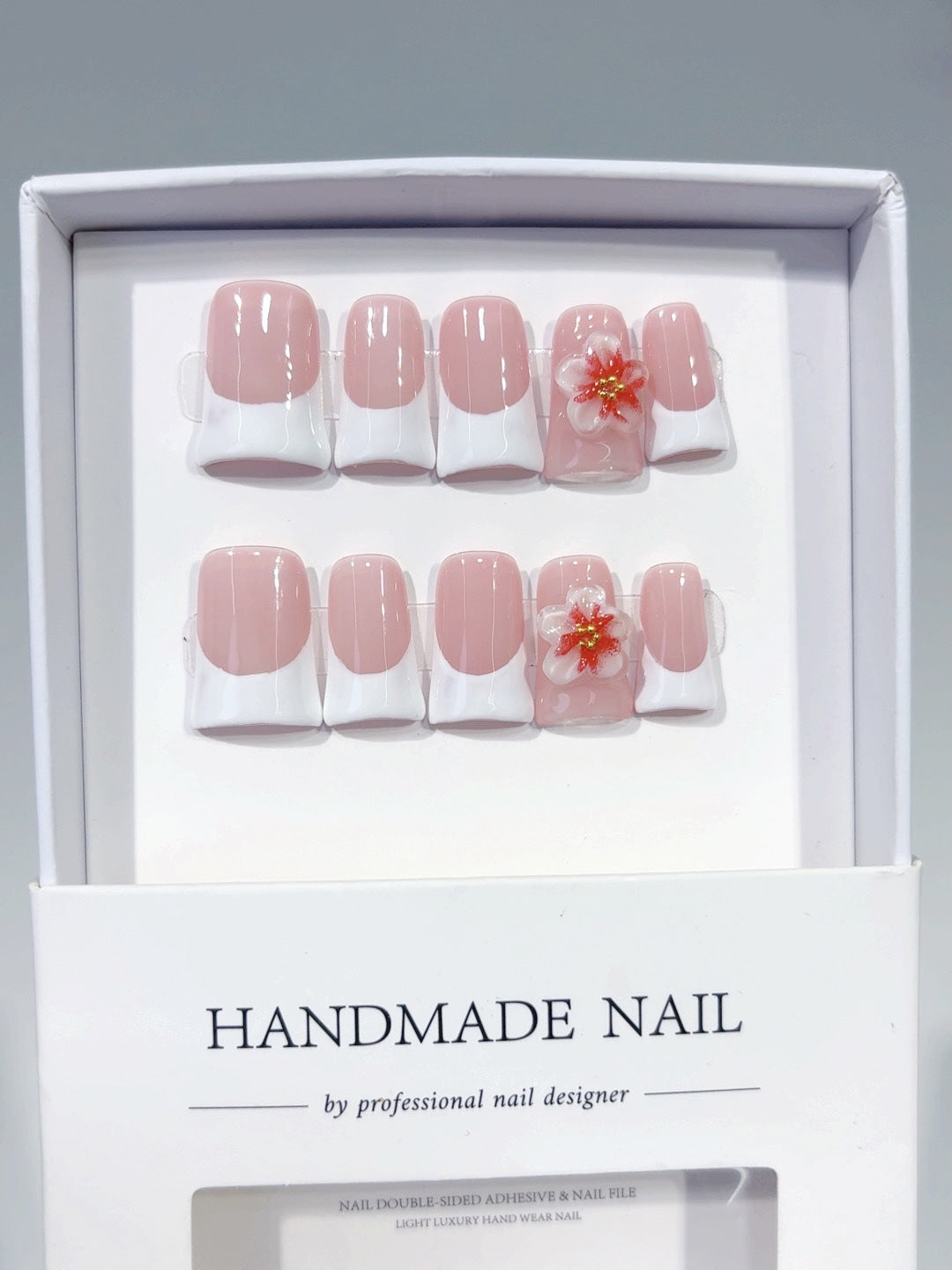 Pure Desire Bloom: "Crimson Sakura" – Unhas Postiças Quadradas Curtas