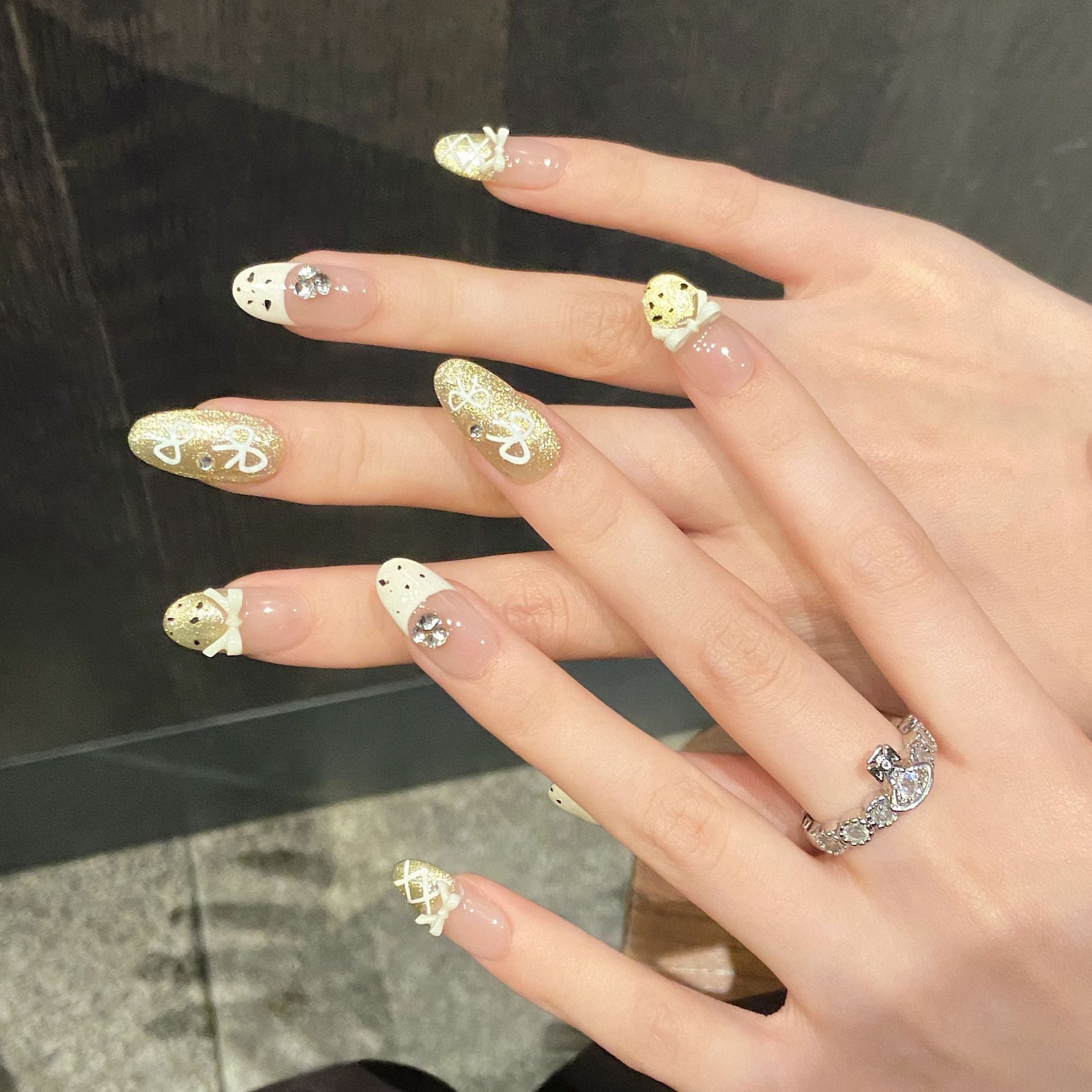 365nails: "Golden Bowknot" – 3D 리본 & 글리터 수제 아몬드형 네일