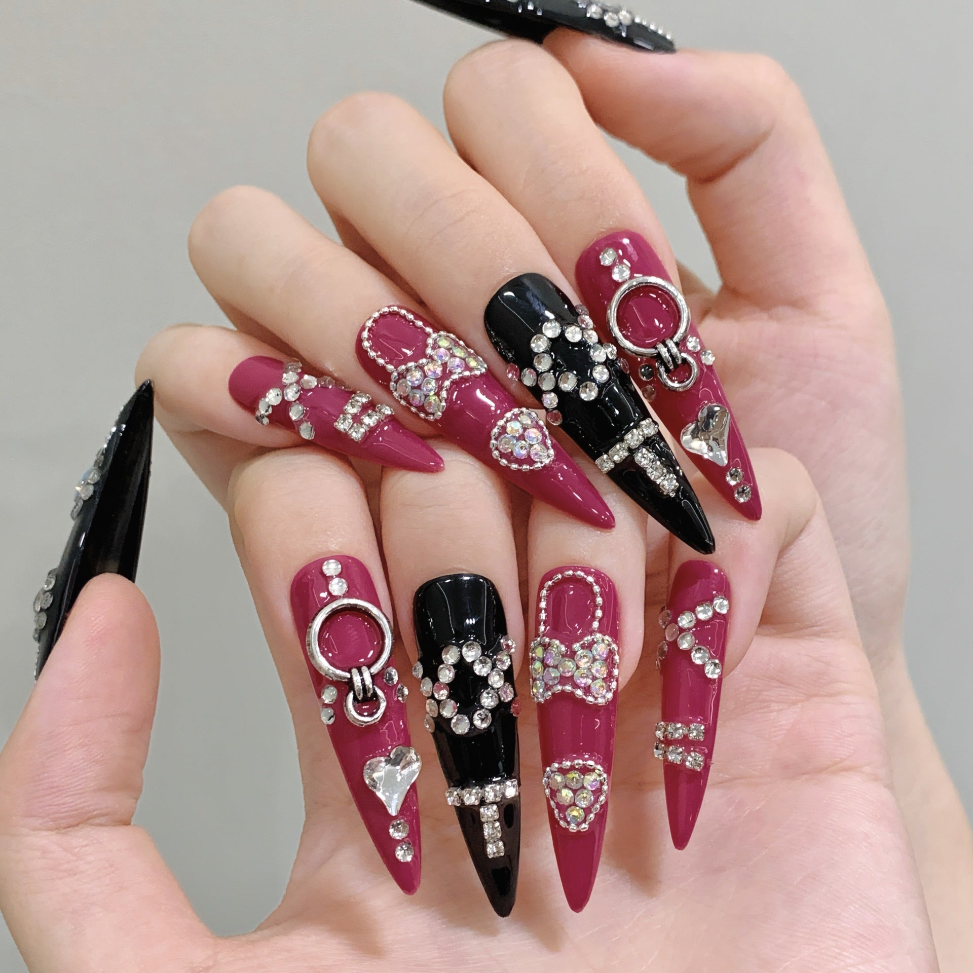 365nails: "反叛之心" – 3D水鑽與金屬吊飾 手工製 長款 尖形 穿戴甲