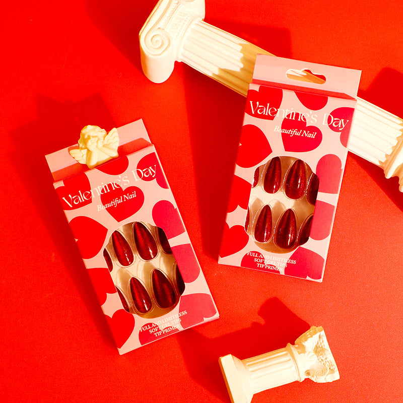 Nuevo diseño de ojo de gato rojo sólido almendra para San Valentín ｜365nails
