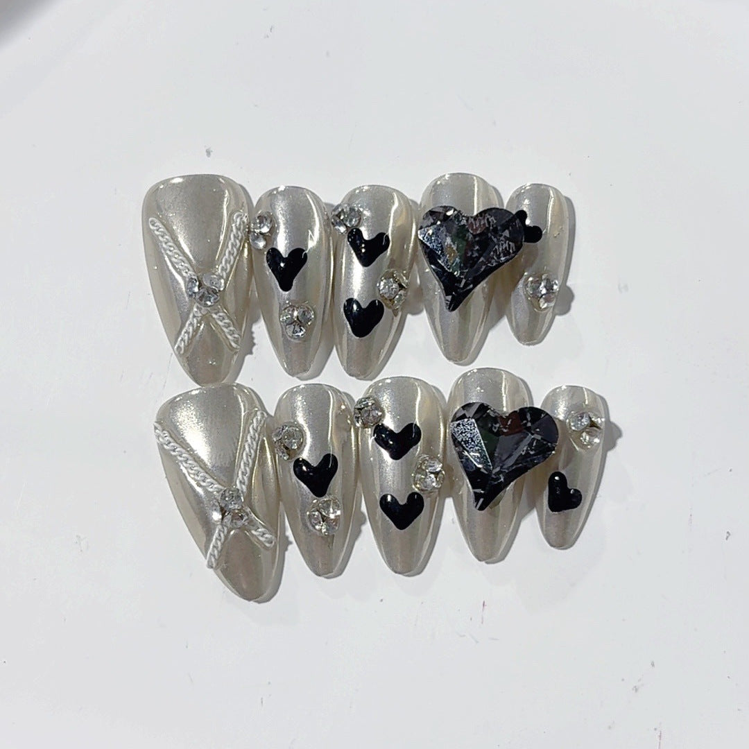365nails：銀心暗夜 — 長款杏仁形銀黑心手工製穿戴甲