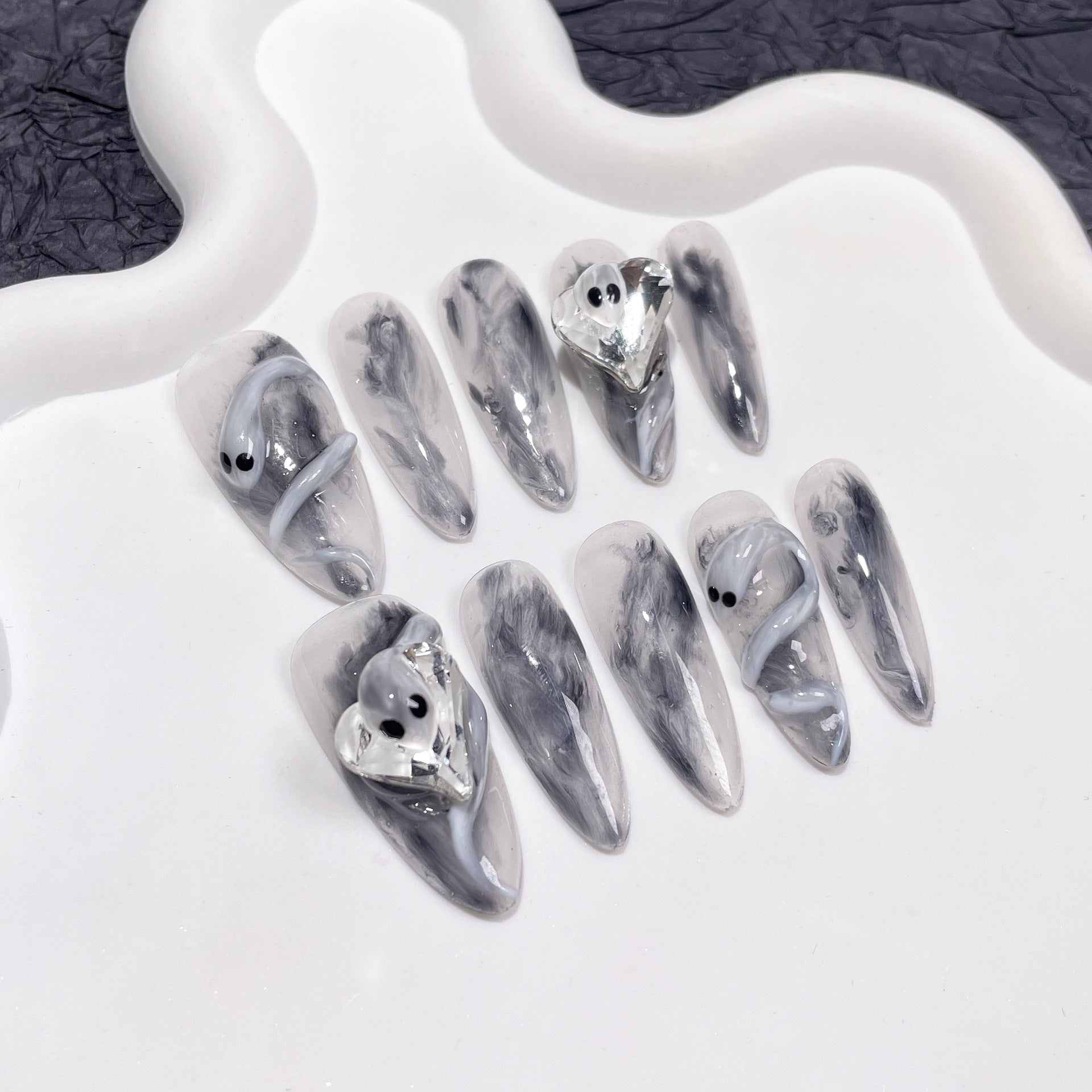 Uñas postizas hechas a mano con efecto hollín frío, diseño de serpiente en espiral tridimensional, parche para uñas de Spice Girl de tamaño mediano y largo, adhesivo para uñas portátil | 365nails
