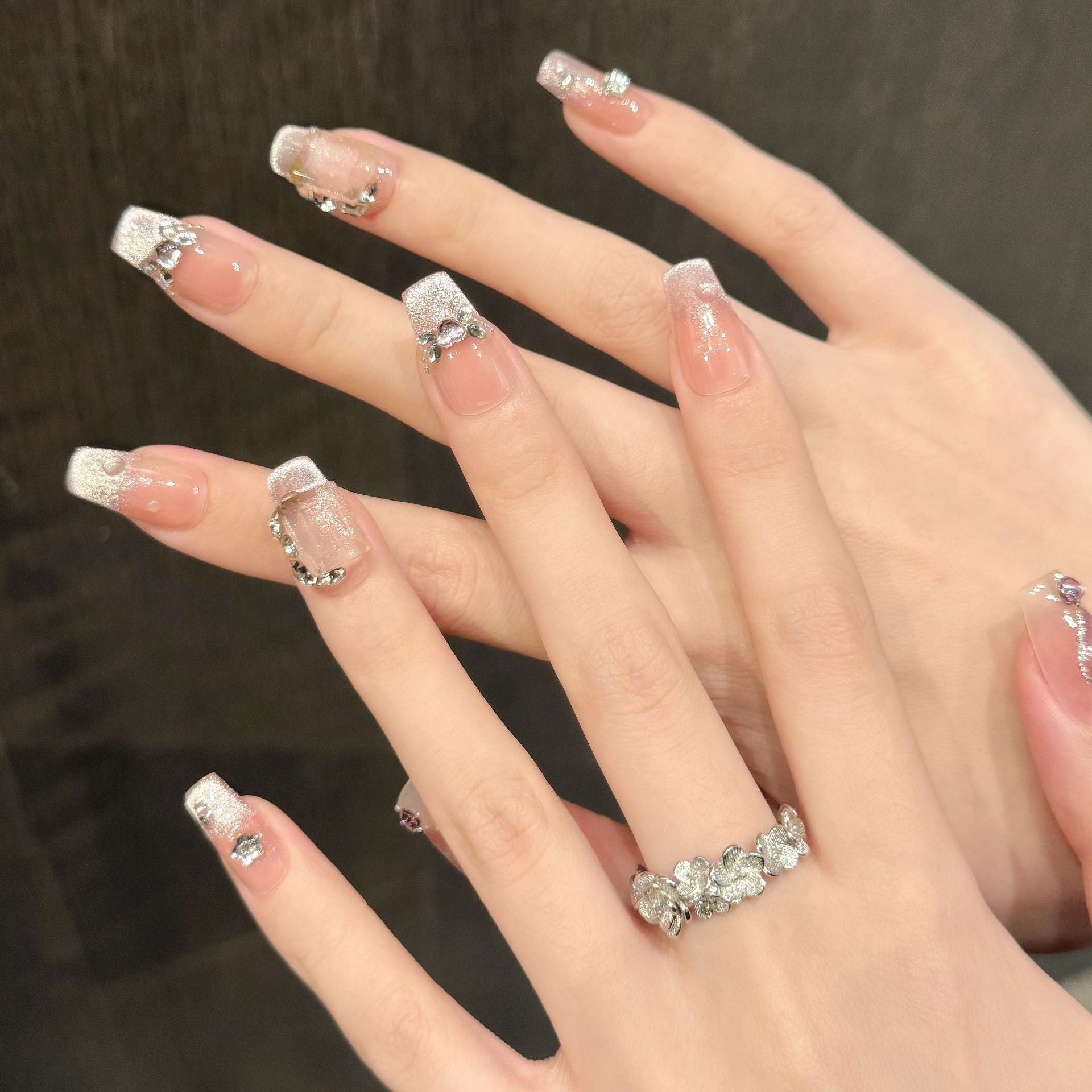 365nails: "Blushing Diamond" – 무지갯빛 하트 & 라인스톤 수제 미디엄 코핀형 네일