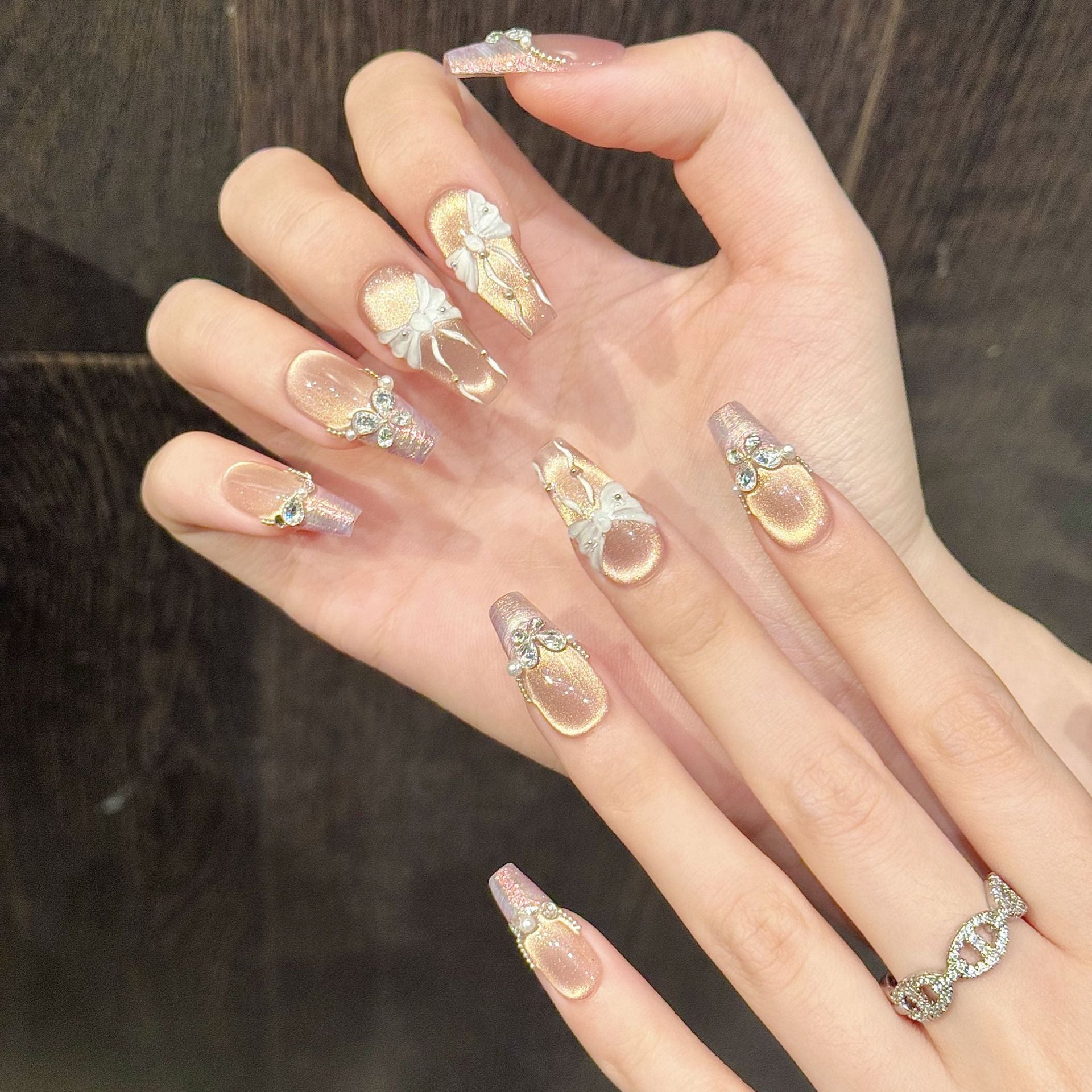 365nails: "Bailarina Ruborizada" – Uñas Almendradas Medianas Hechas a Mano con Moños 3D y Perlas