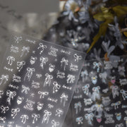 白色蕾絲蝴蝶結與情話：「浪漫新娘蕾絲」— 5D 浮雕指甲貼紙