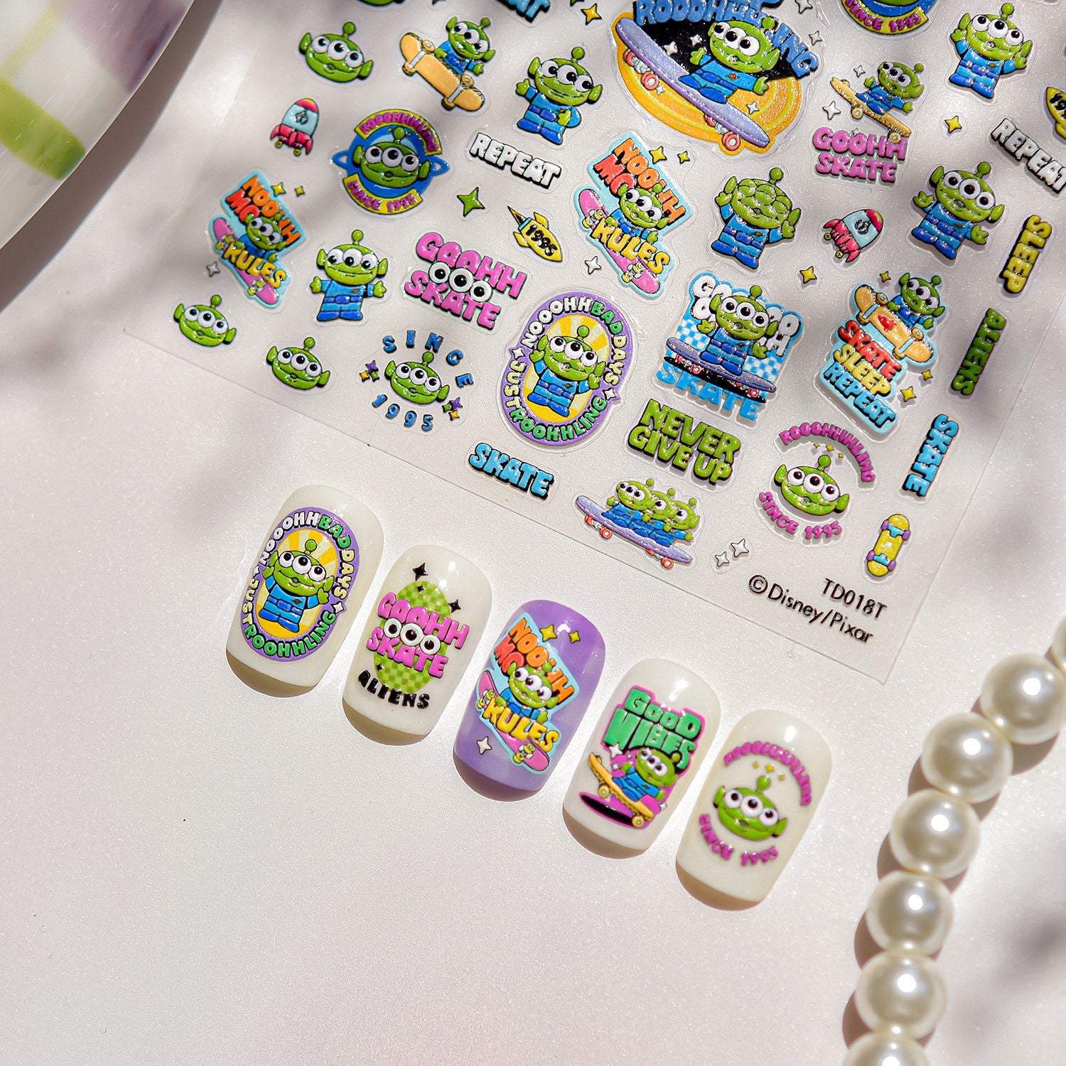 Toy Story Alien Skate Crew – Retro Street Nail Art Set