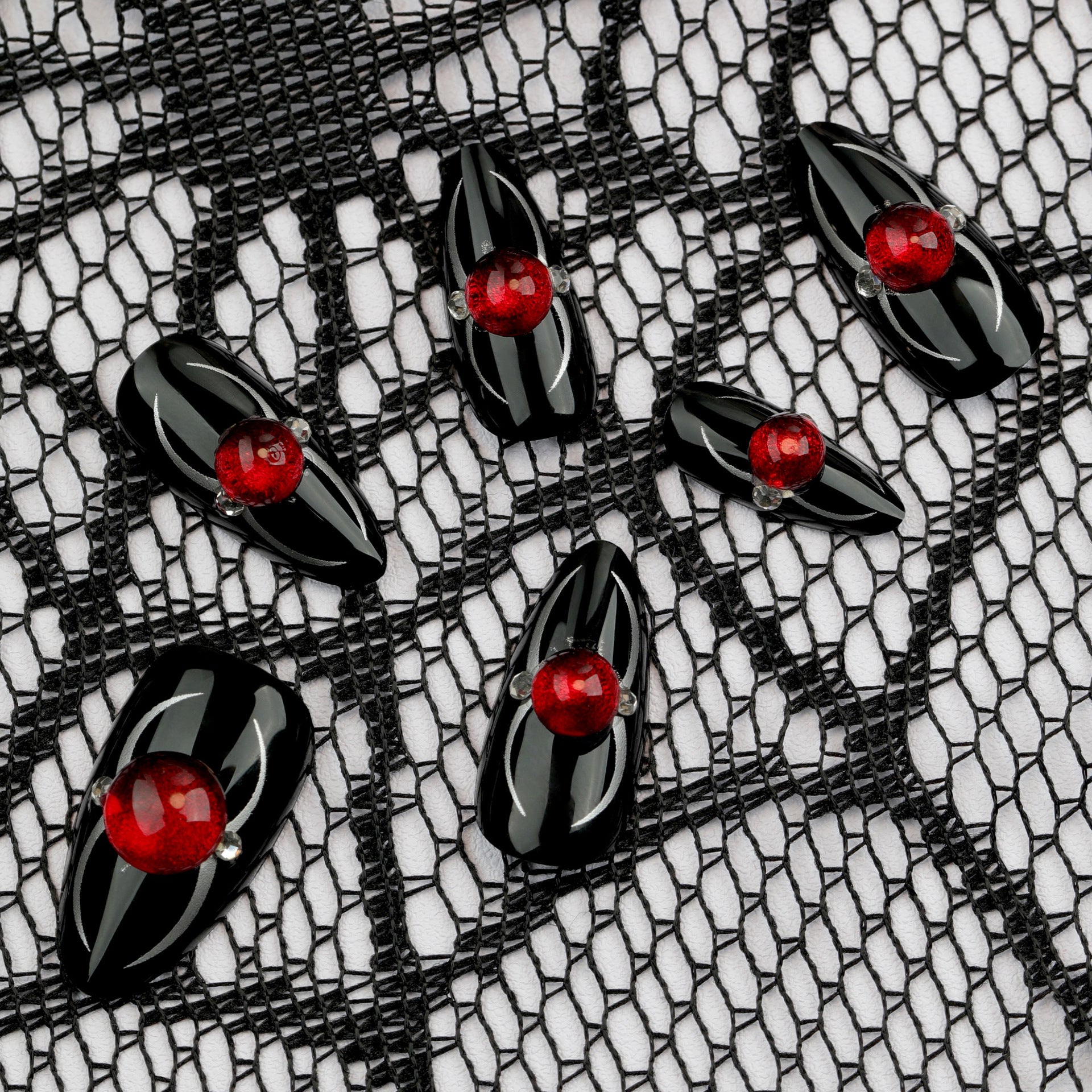 Novas unhas curtas de amêndoa com armadura de aranha para Halloween｜365nails