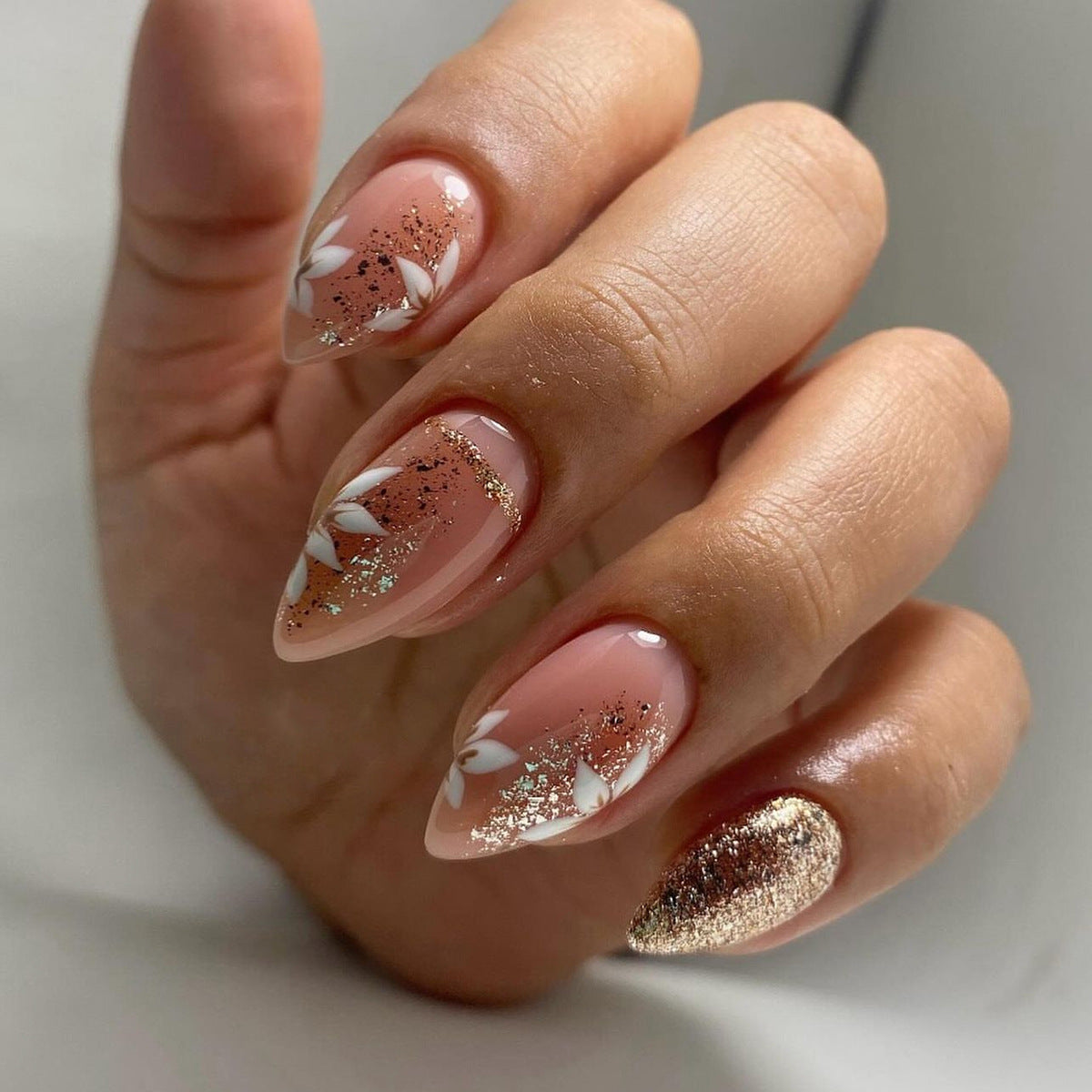夏日小清新花朵美甲 杏仁形 金色亮粉 穿戴甲 批發｜365nails