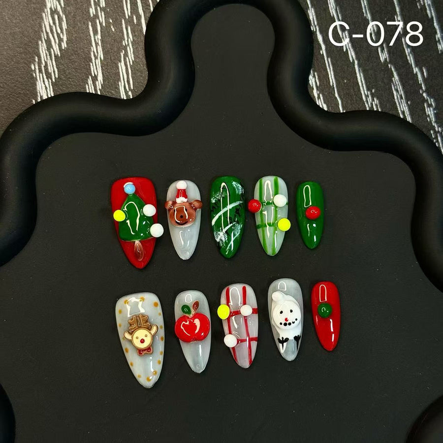 365nails: 연말의 마법 – 3D 크리스마스 수제 아몬드형 네일
