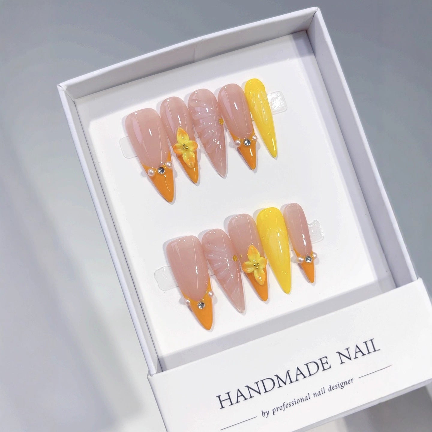 Sunset Bloom: "Aurora Flower" – Unhas Postiças Longas Almond