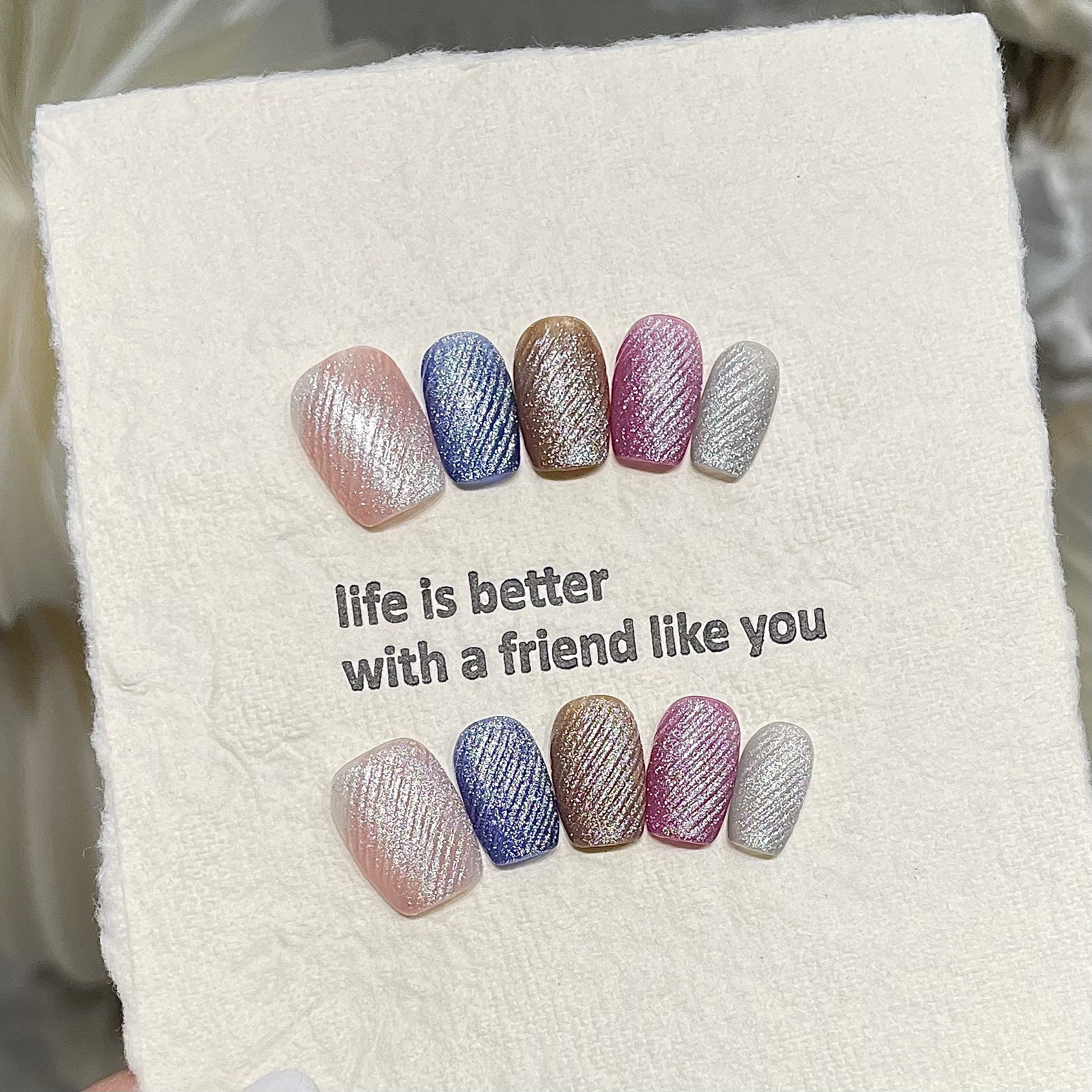 365nails: "Veludo Cristal" – Unhas Postiças Amêndoa com Efeito Olho de Gato Texturizado 5D