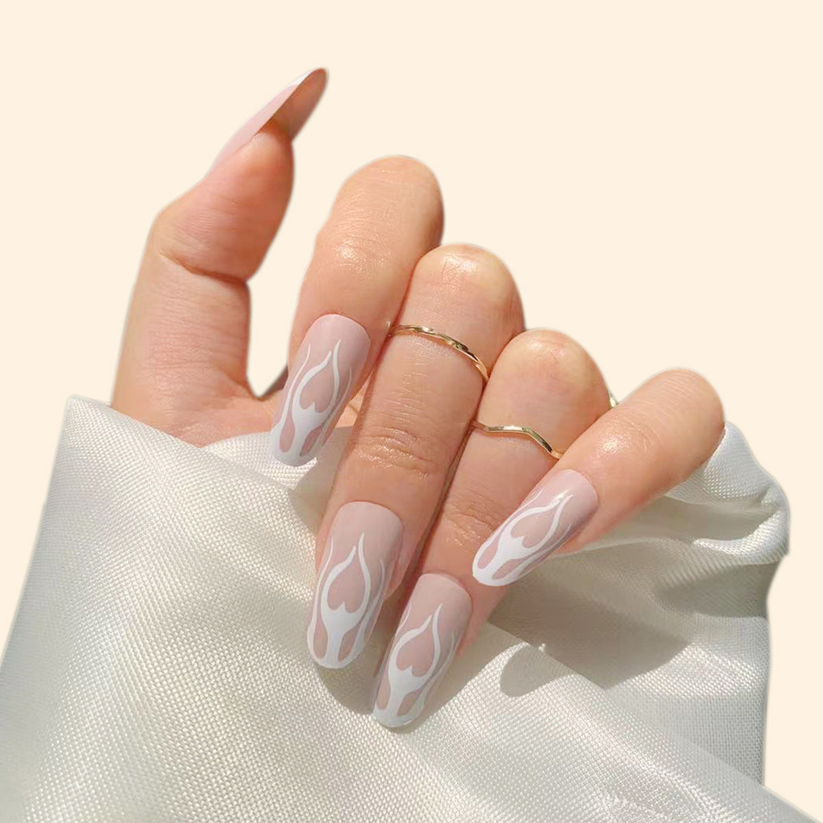 直供白色火焰柔和款成品穿戴甲／美甲貼片，可拆卸｜365nails