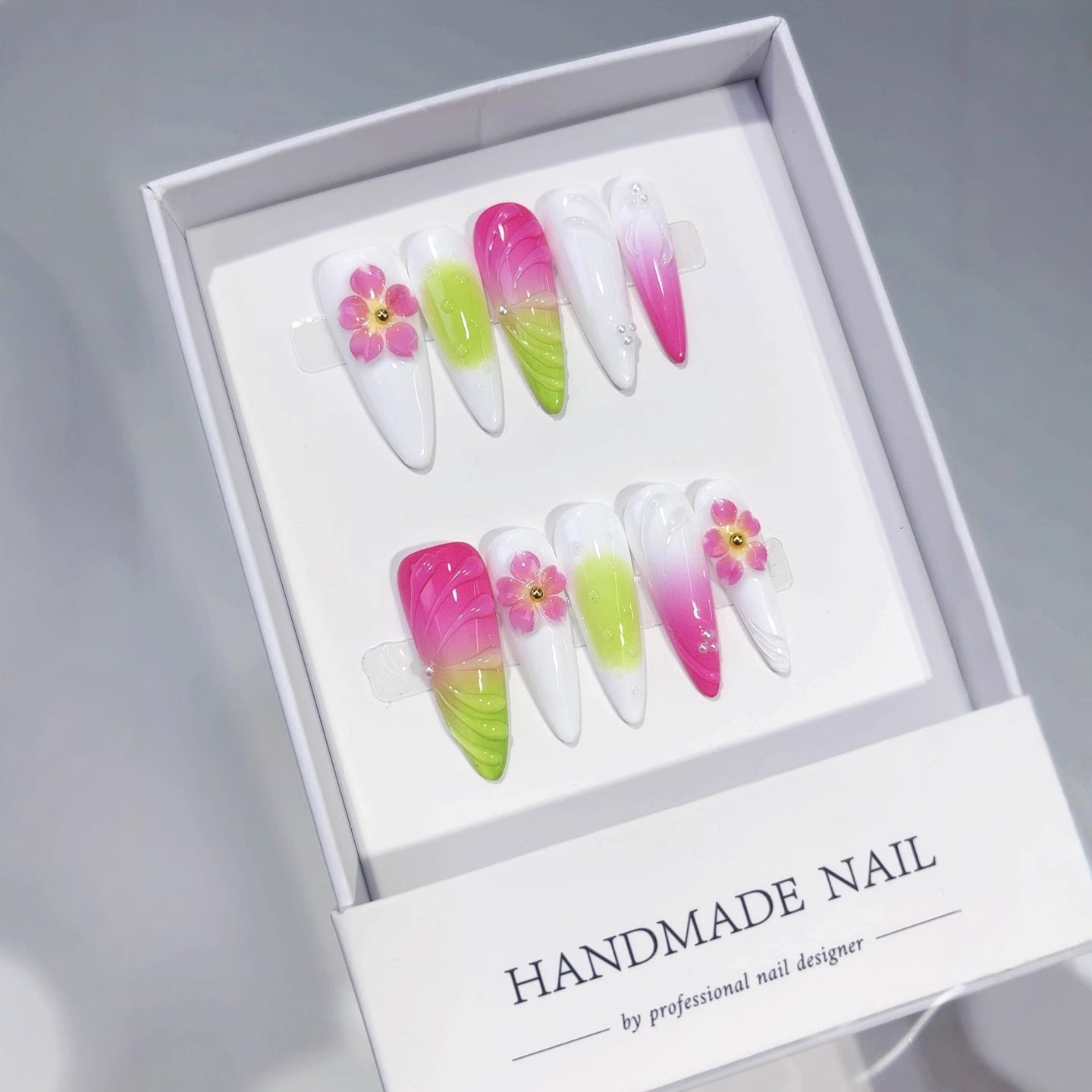 Flores Tropicais: "Neon Blossom" – Unhas Postiças Longas Almond