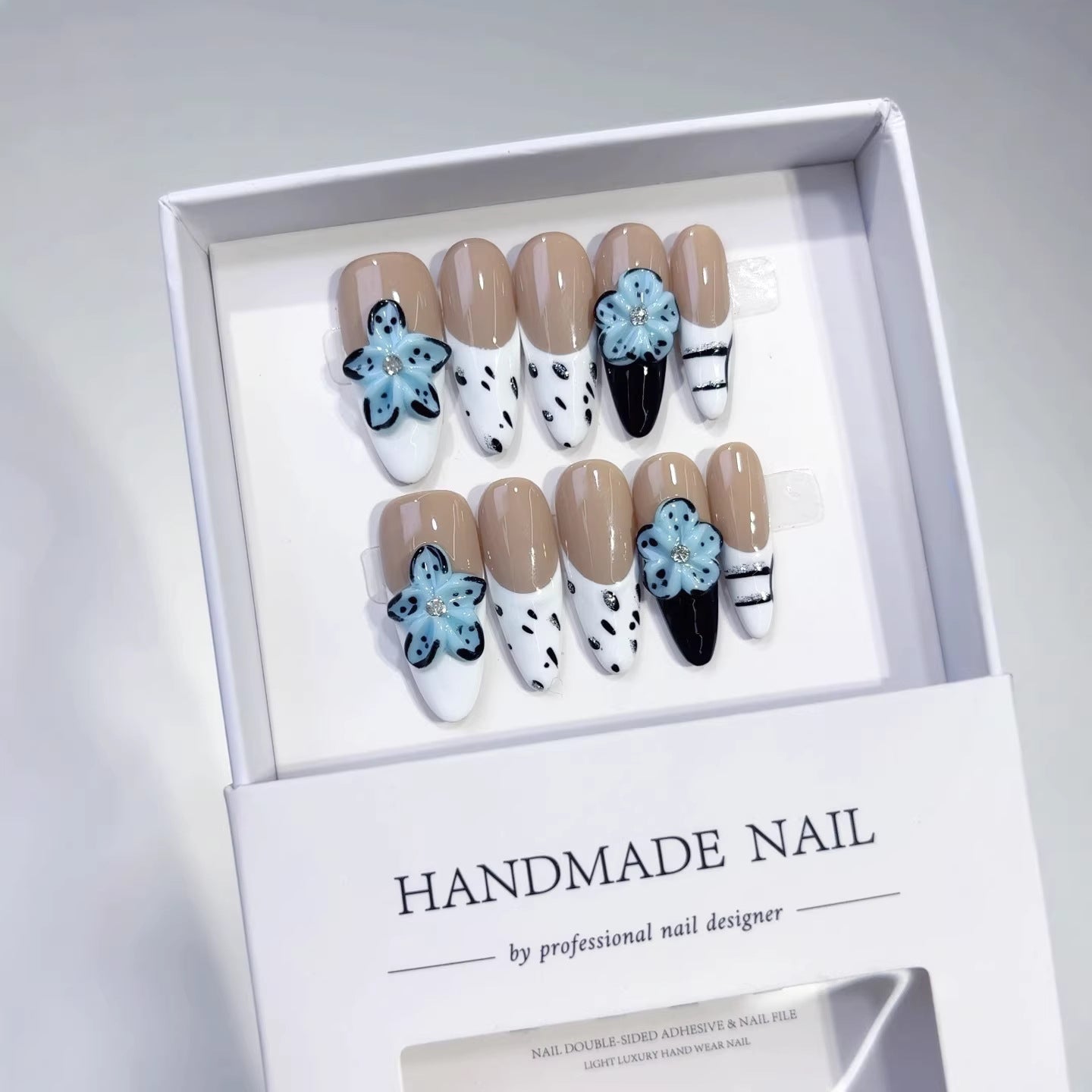 365nails-Edgy Bloom: "Devil's Blue Flower" – Medium Almond Handmade Nails
