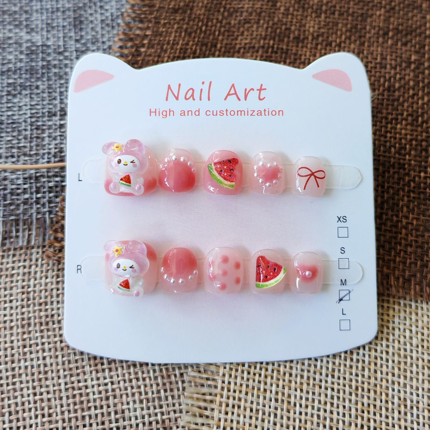 365nails: 「美樂蒂夏日微風」— 手工製可愛短款橢圓形穿戴甲，帶有西瓜與兔子圖案