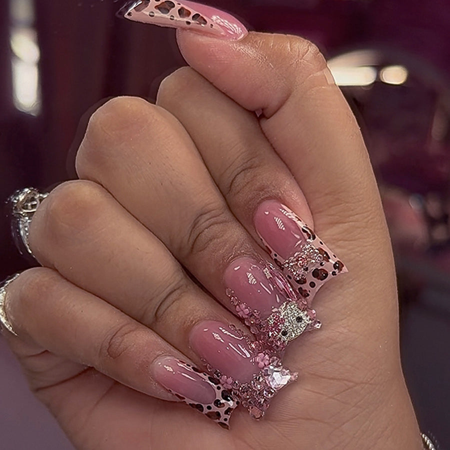 Manicura francesa con estampado de leopardo, destellos de diamante, uñas postizas de gato de dibujos animados, lazo de flores | 365nails