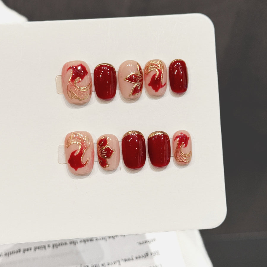 Ongles press-on élégants inspirés du phénix rouge et or