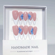 Blue Petal : « Fleur french bleu blanc nude » – Ongles press-on fait main forme amande longue