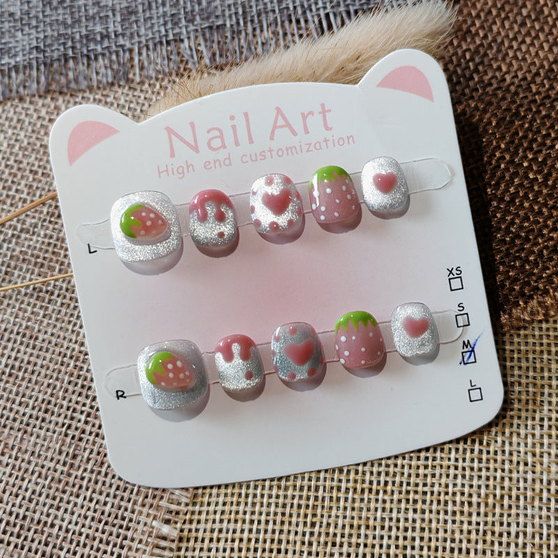 365nails: "coração de morango prateado" – unhas postiças curtas e arredondadas feitas à mão para crianças