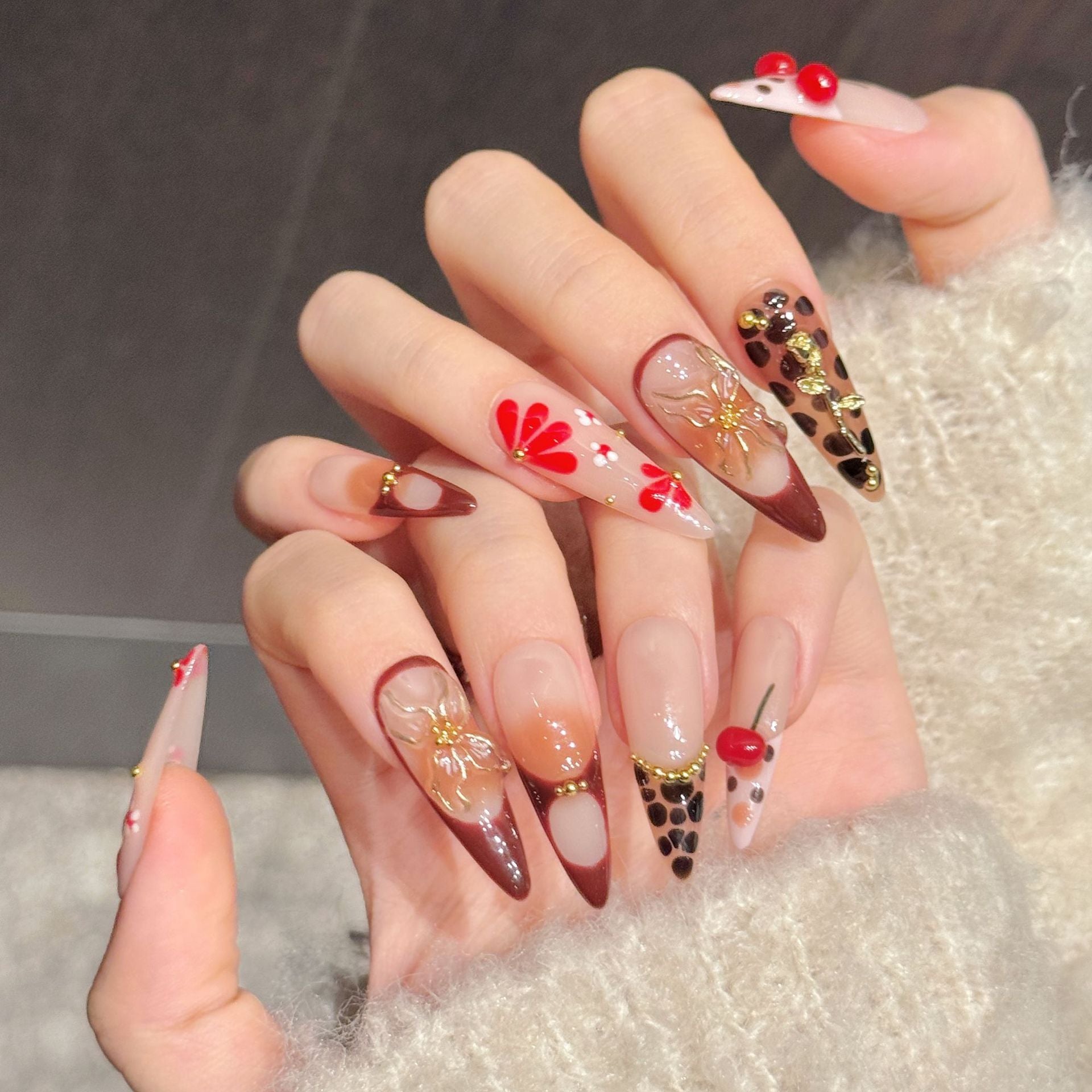 365nails: "櫻桃豹紋幻想" – 3D 花卉與豹紋 手工製杏仁形甲片