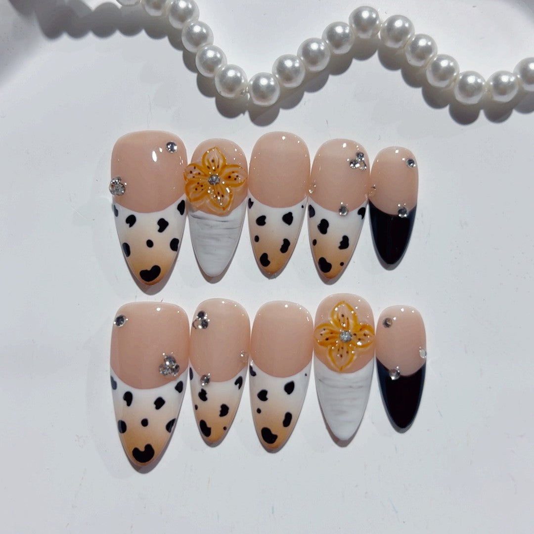 365nails-Wild Safari: "Daisy Dalmatian" – Almond Shape Handmade 3D Carved Press-On Nails