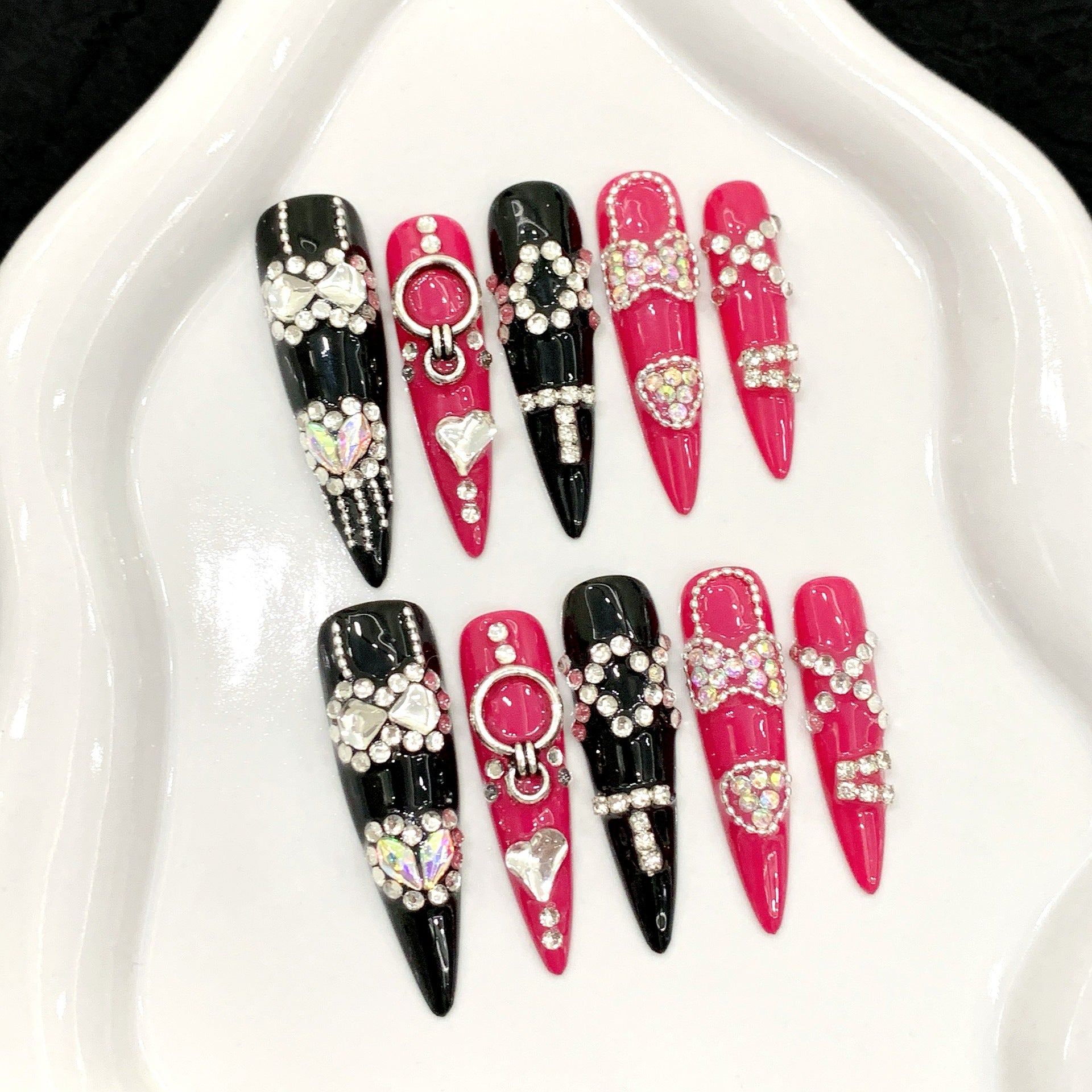 365nails: "反叛之心" – 3D水鑽與金屬吊飾 手工製 長款 尖形 穿戴甲