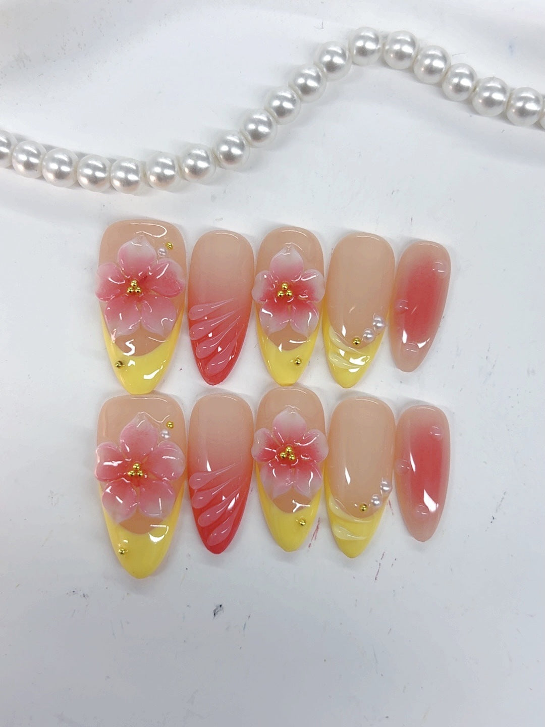 Sakura citron : "Floral rose" – Ongles press-on forme amande