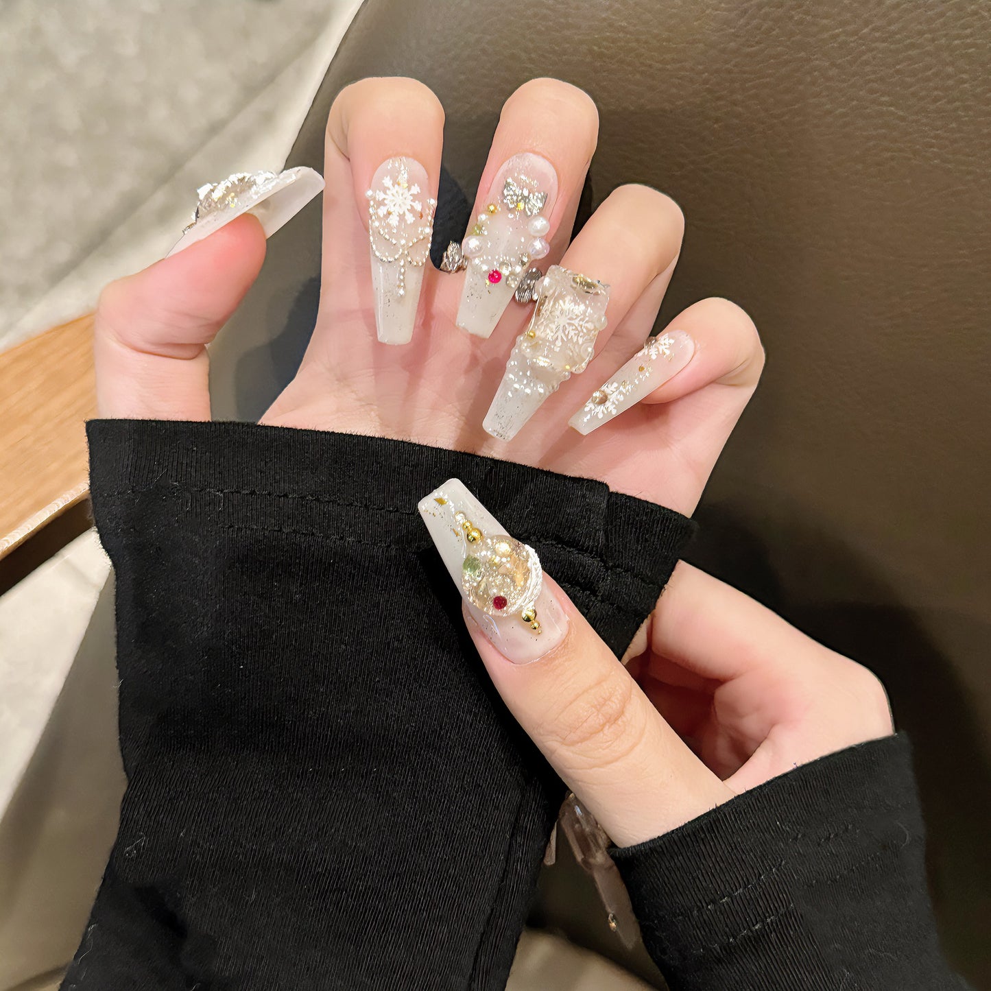 White Christmas Aurora Press‑On Nails – Snowflake Star Tree Design