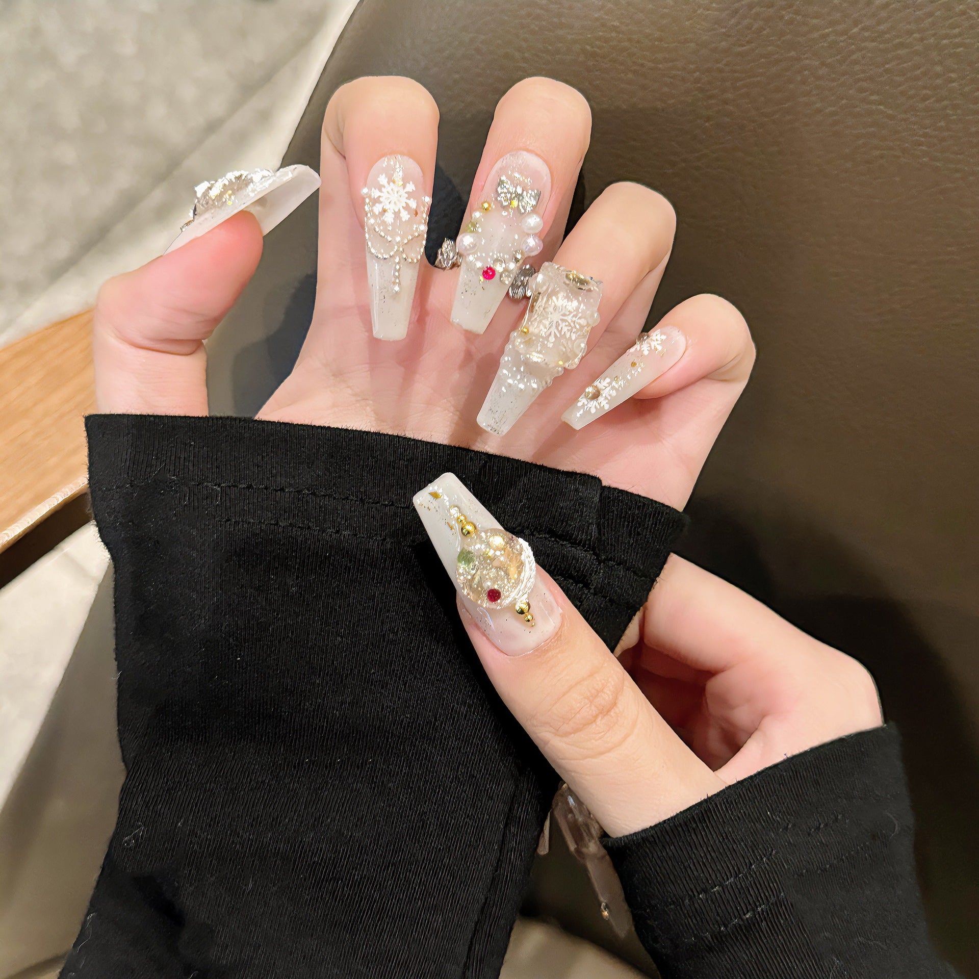 White Christmas Aurora Press‑On Nails – Snowflake Star Tree Design