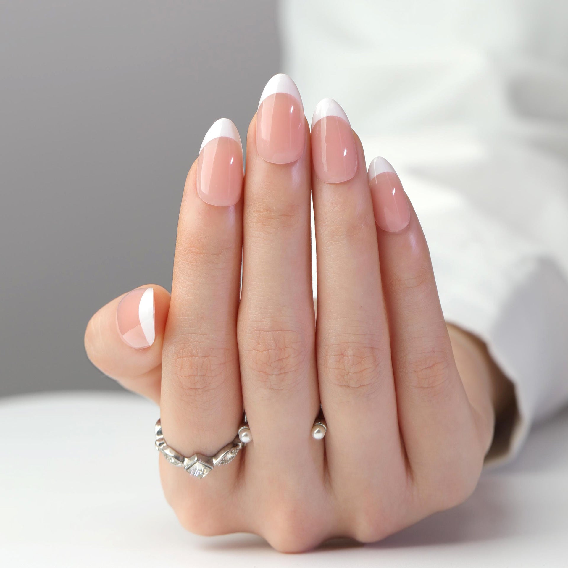 Minimalist classic French white edge manicure short almond nail  hot-selling   nail wholesale｜365nails