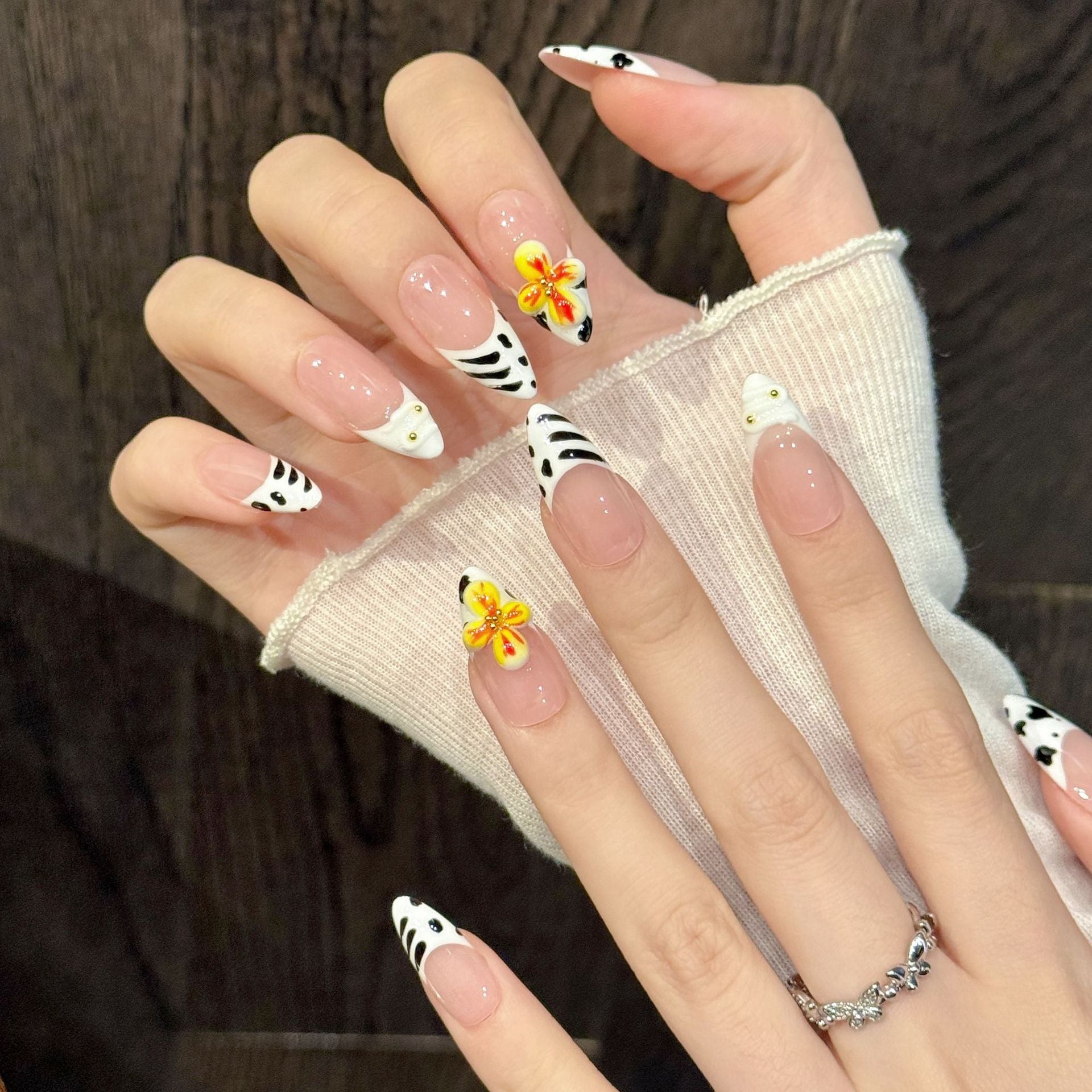 365nails: "Safari Chique" – Unhas Stiletto Feitas à Mão com Estampa Animal e Floral 3D