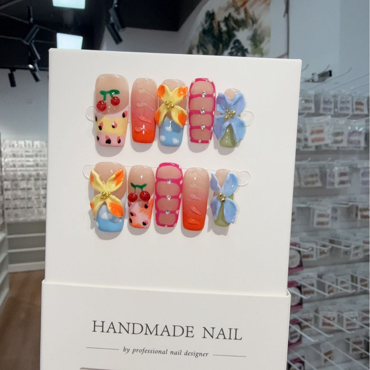 365nails「熱帶綻放」3D 花卉與漸層手工製杏仁形穿戴甲
