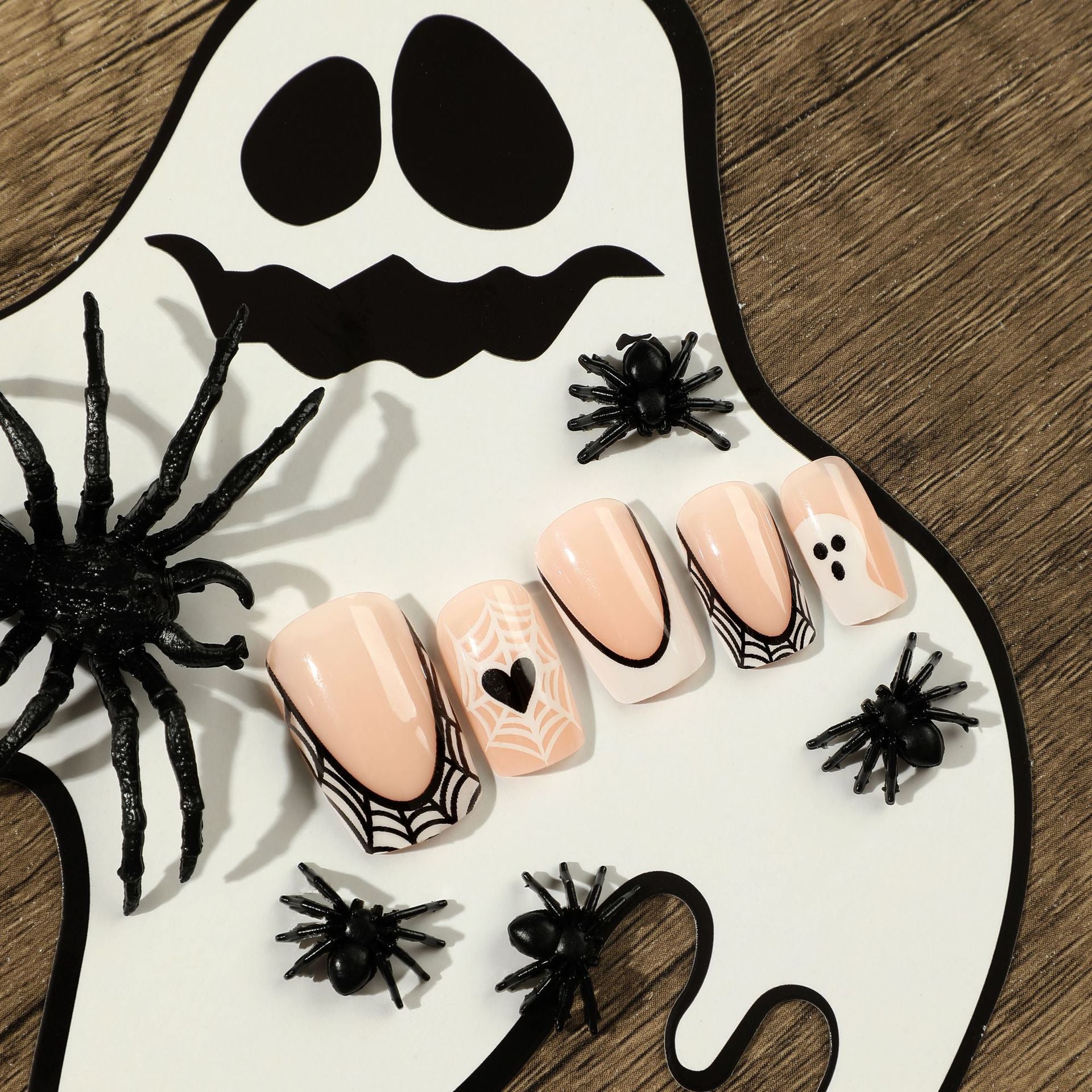 Unhas decoradas para Halloween, unhas decoradas com remendo, unhas brancas francesas, bordas pretas, fantasma, amor, teia de aranha, unhas decoradas｜365nails