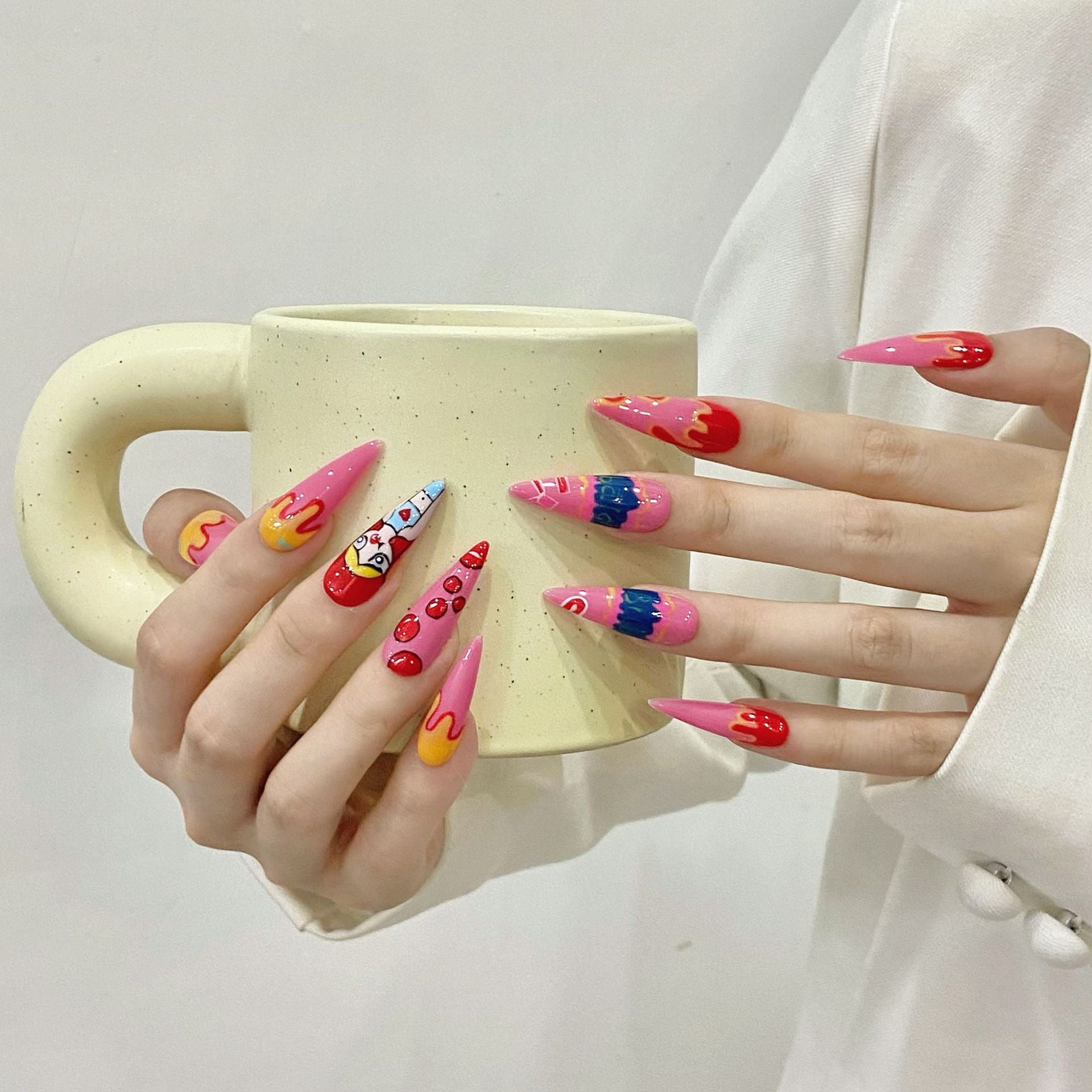 Unhas pintadas à mão com estampa de policial voadora rosa, unhas longas com gotas d'água, unhas postiças pintadas à mão | 365nails