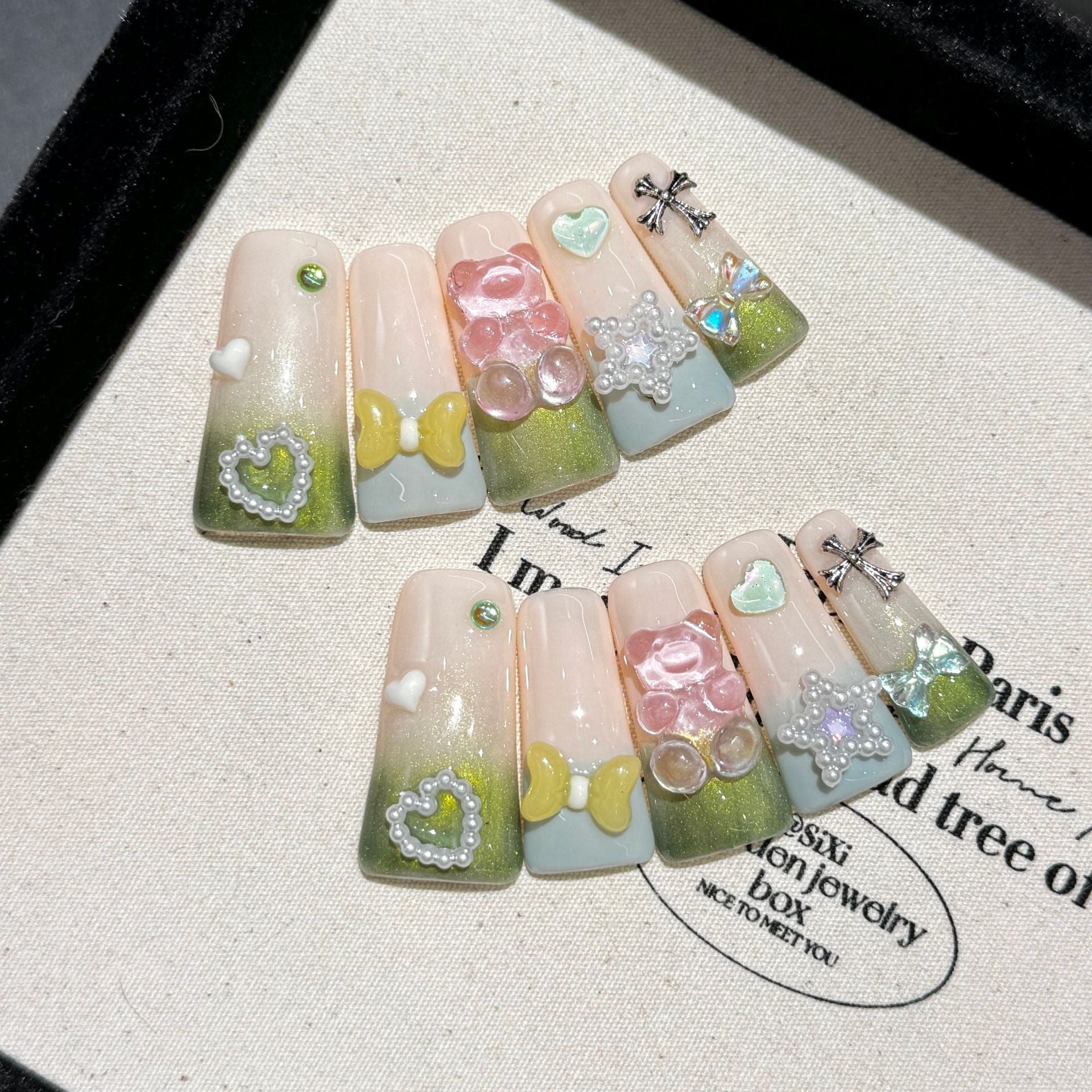 365nails: "Campo de Primavera" – Unhas Postiças Cônicas 3D Florais e de Borboleta Feitas à Mão