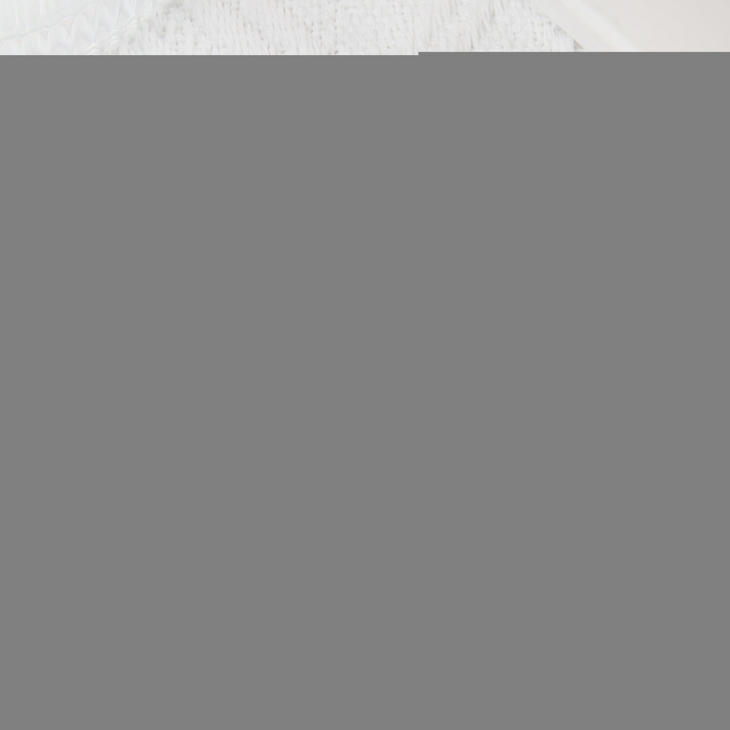 Kids press-on nails Rose red pointed almonds are suitable in small packages.