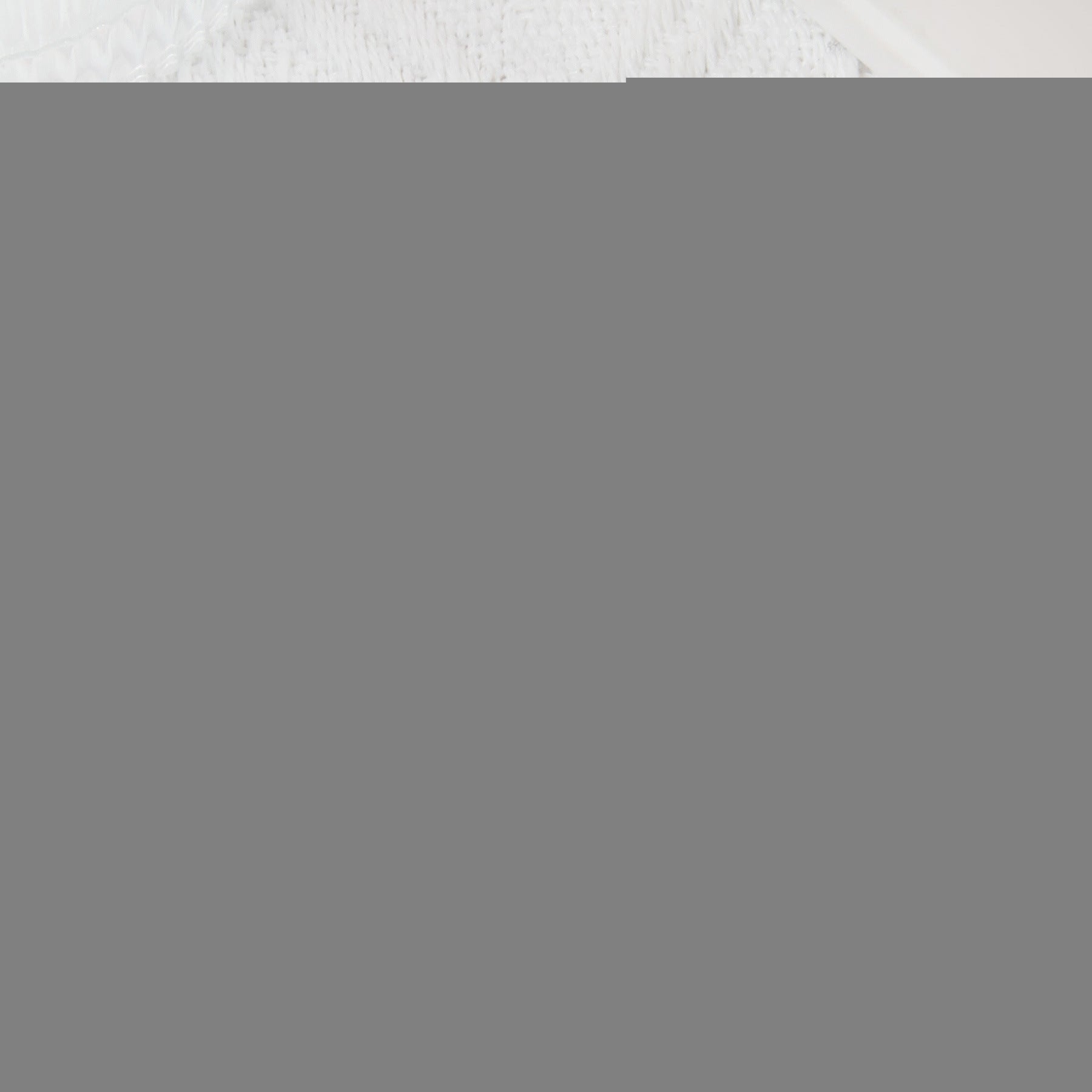 Kids press-on nails Rose red pointed almonds are suitable in small packages.