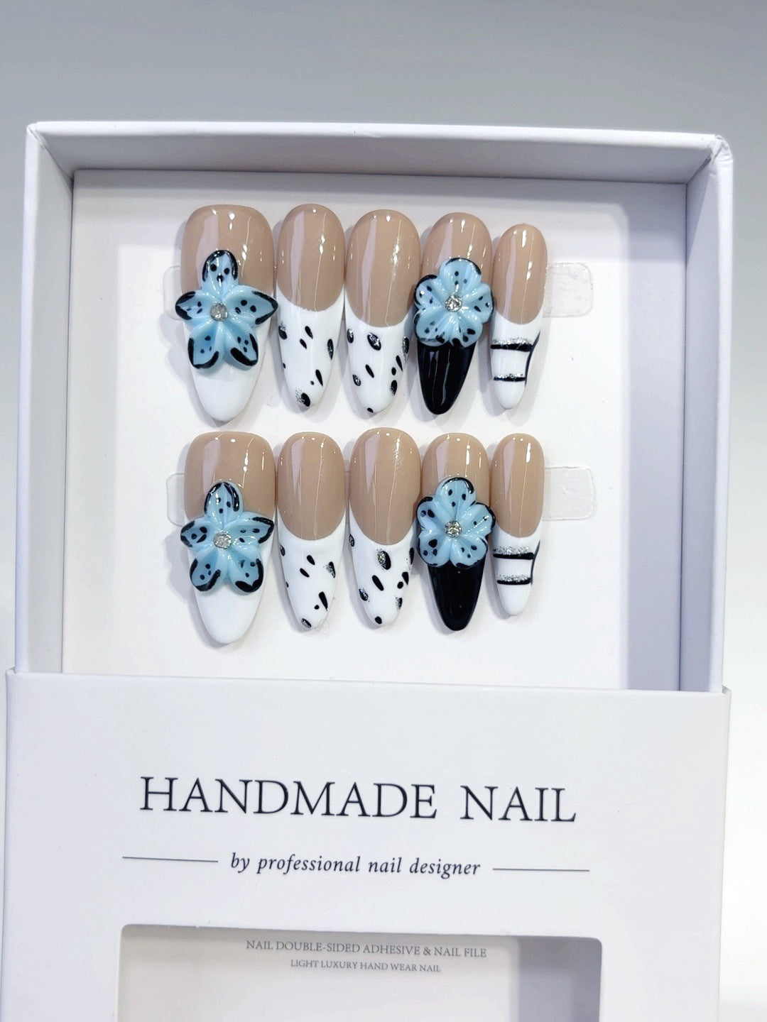 365nails-Edgy Bloom: "Devil's Blue Flower" – Medium Almond Handmade Nails