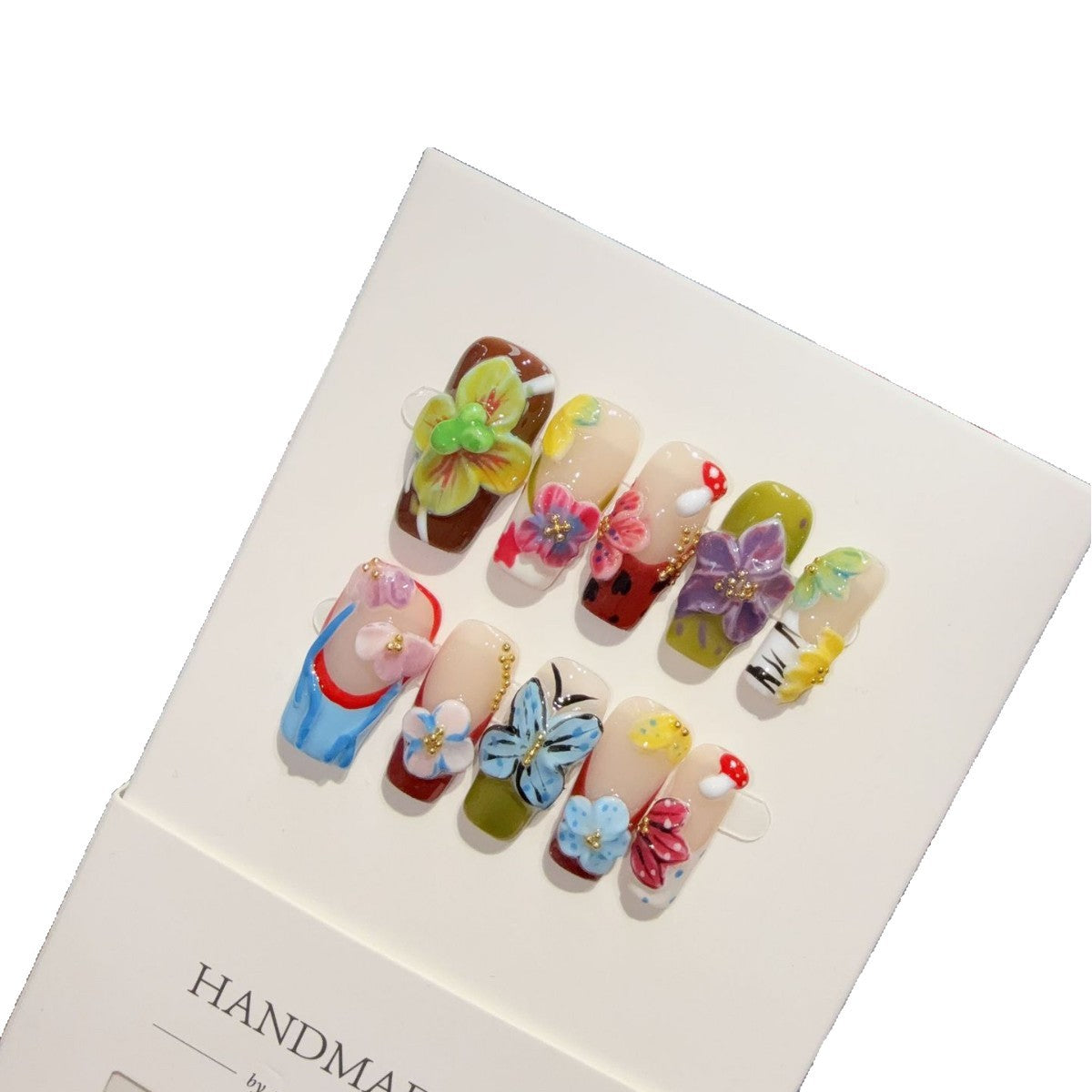 365nails: "Enchanted Bloom" — ongles forme amande fait main, motifs floraux 3D et papillons