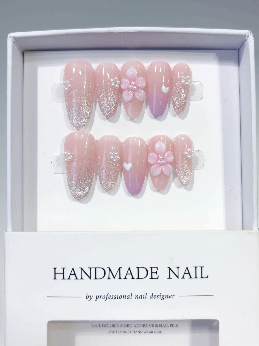 Lueur Sakura : « Fleur Rose et Paillettes » – Ongles press-on forme amande