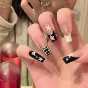 黑色與奶黃撞色法式 搭配奶白星星水鑽穿戴甲片｜365nails