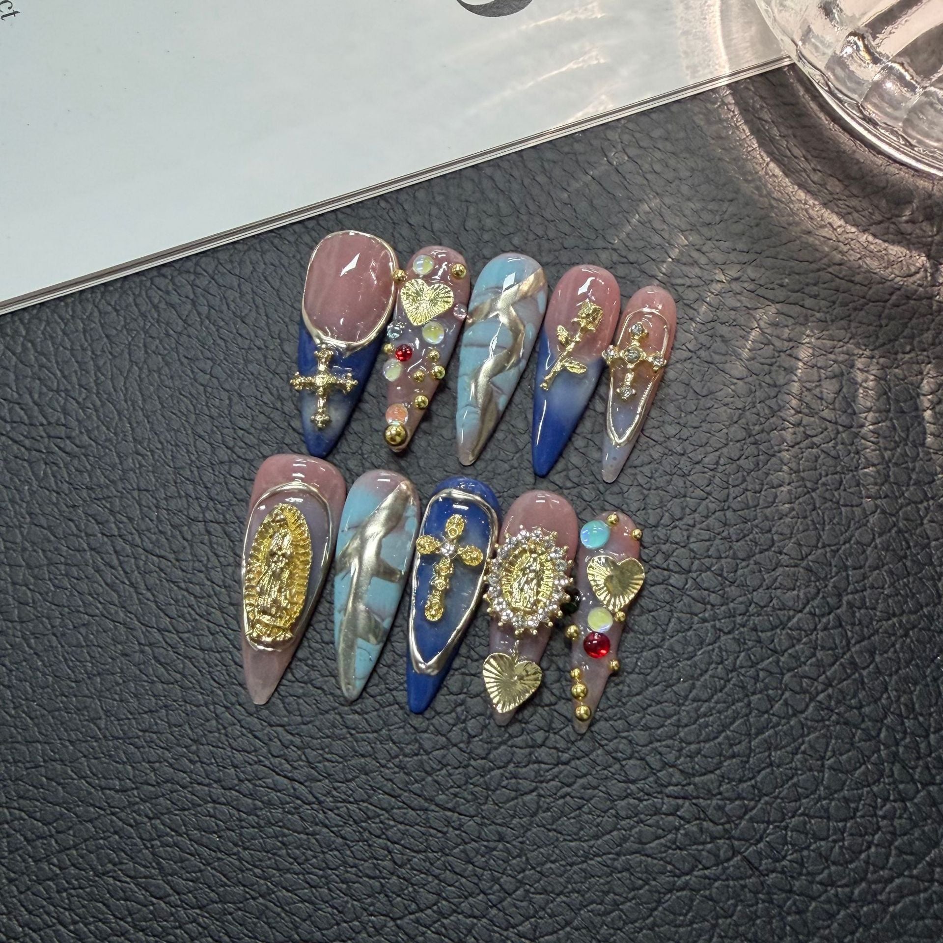 365nails: « Rêve baroque » – ongles fait main 3D avec strass forme stiletto