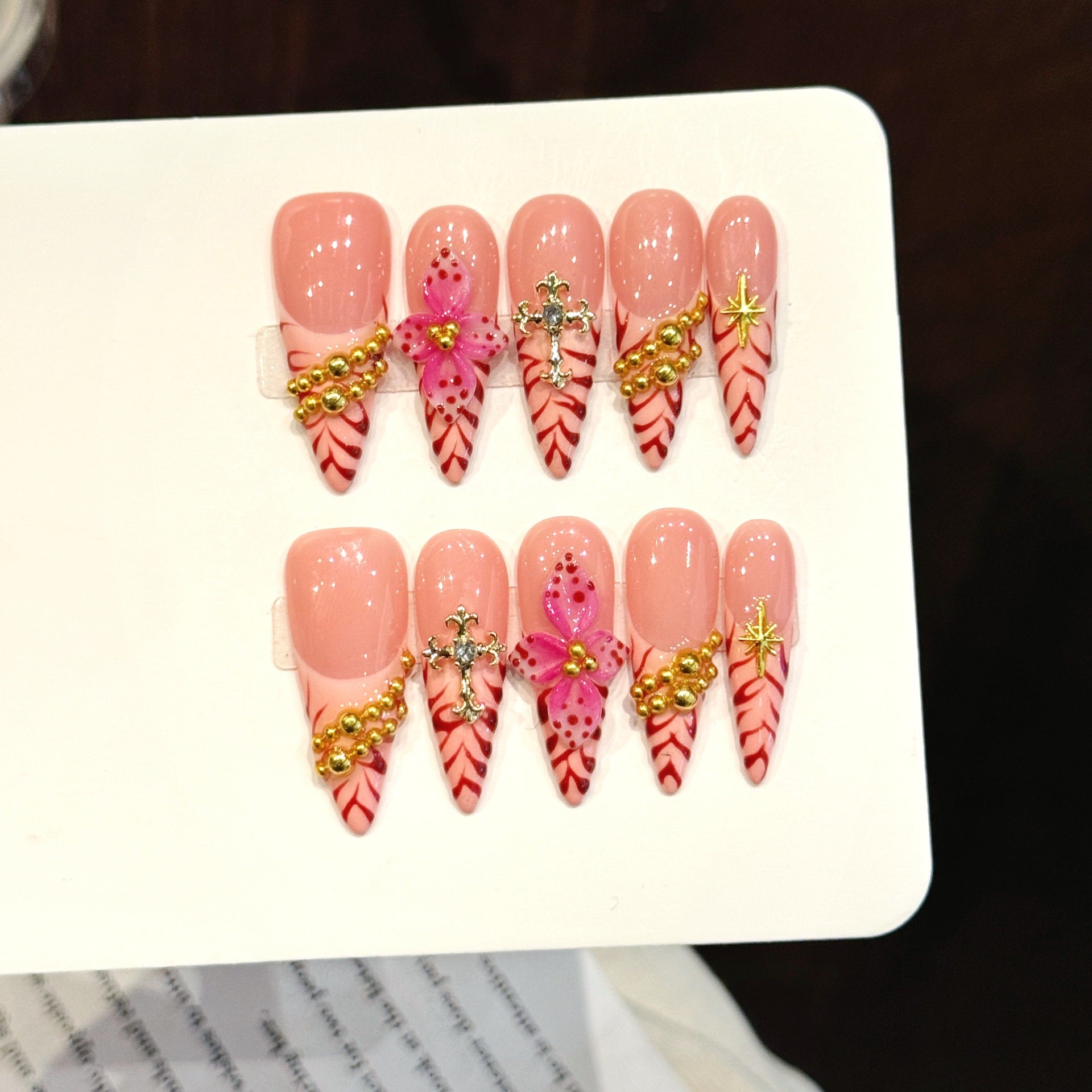 365nails "Paradis Rose" – Ongles forme amande faits main avec fleurs 3D
