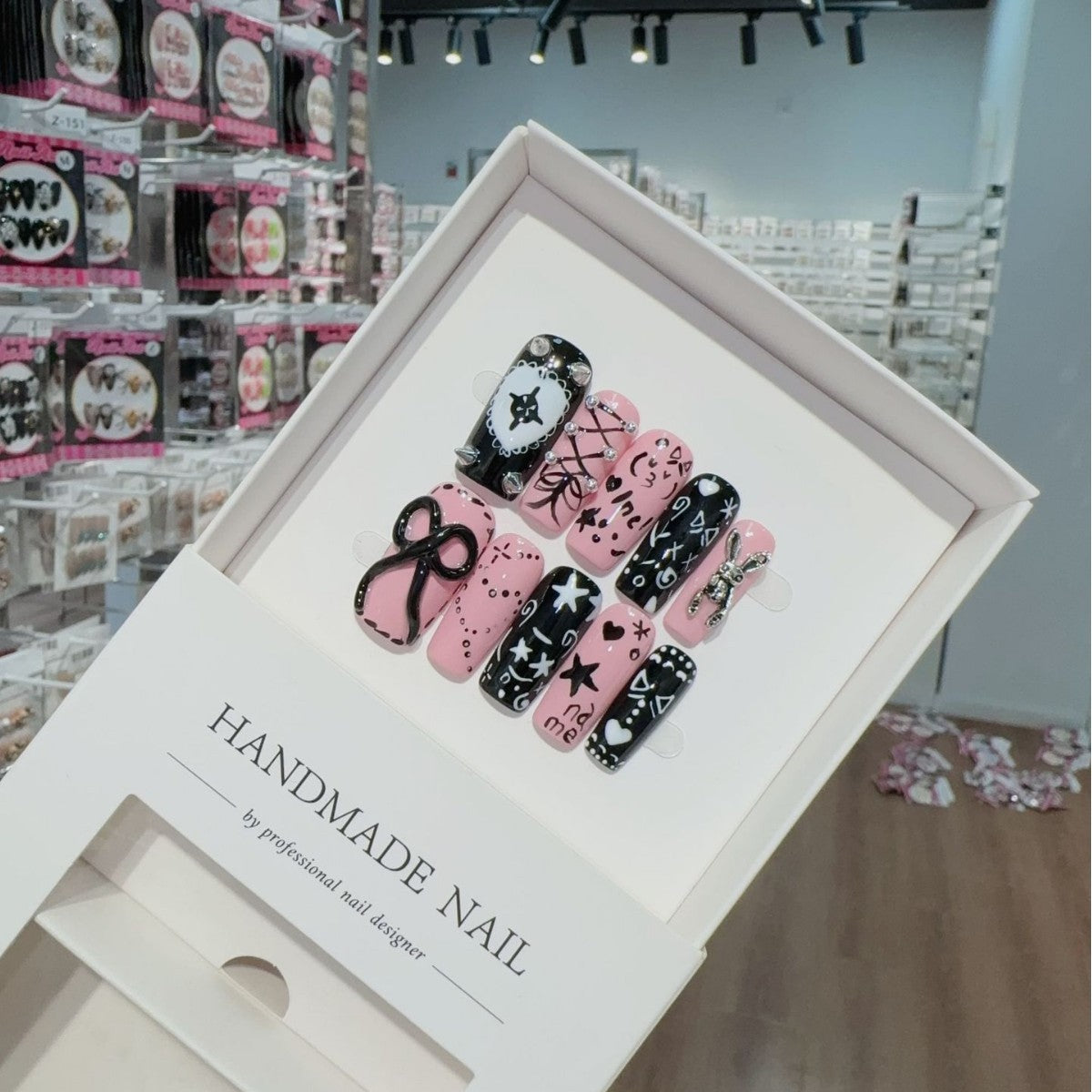 365nails: "Punk Princess" – 3D Bowknot & Graffiti Art Handmade Short Square Nails