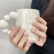 365nails: "Sussurro Celestial" – Laço 3D e Unhas Postiças Cônicas Iridescentes Feitas à Mão